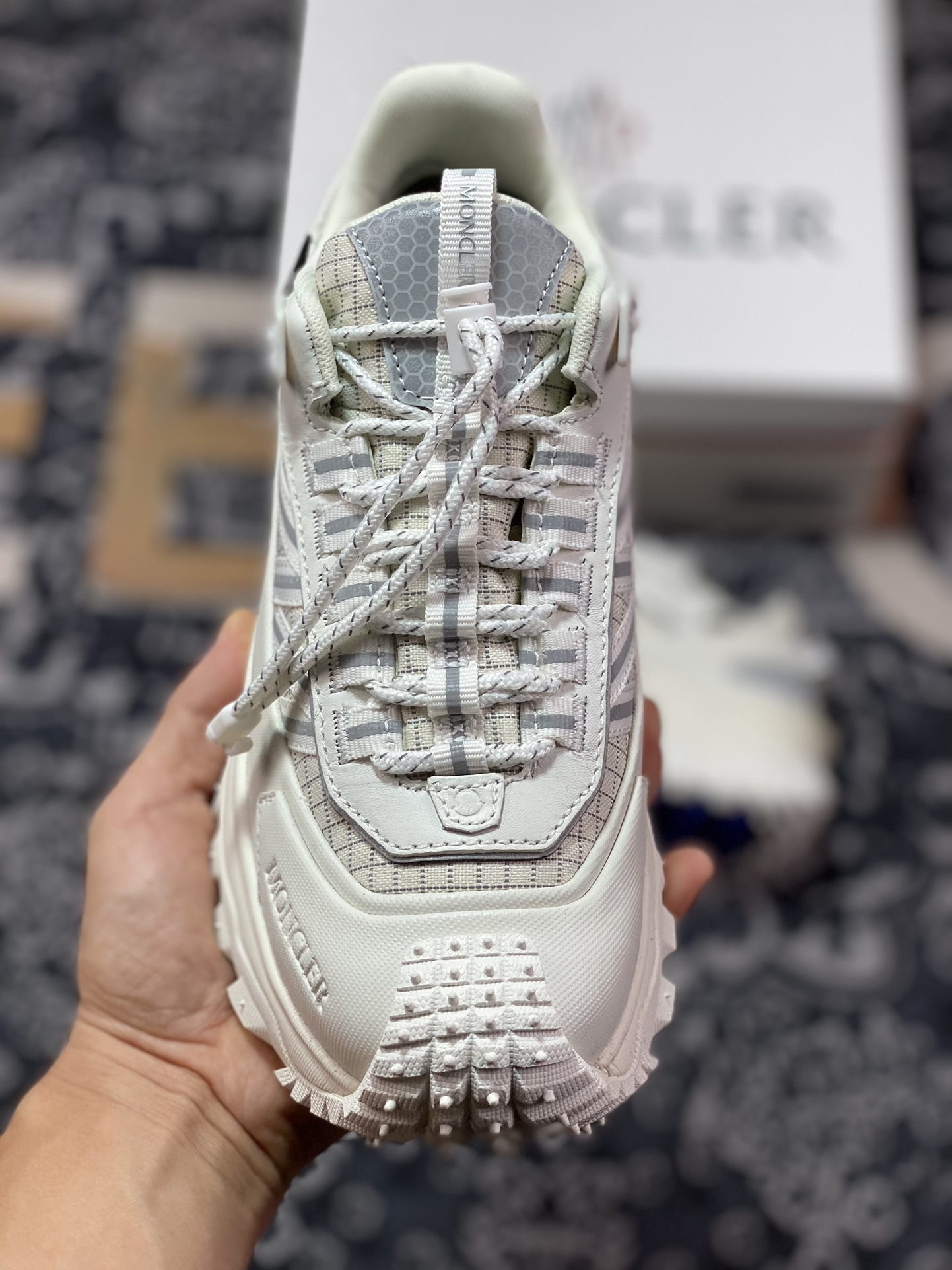 D2470   Moncler Trailgrip Gore-Tex 越野旅行系列低帮运动鞋“米白银” I109A4M00350M2058014