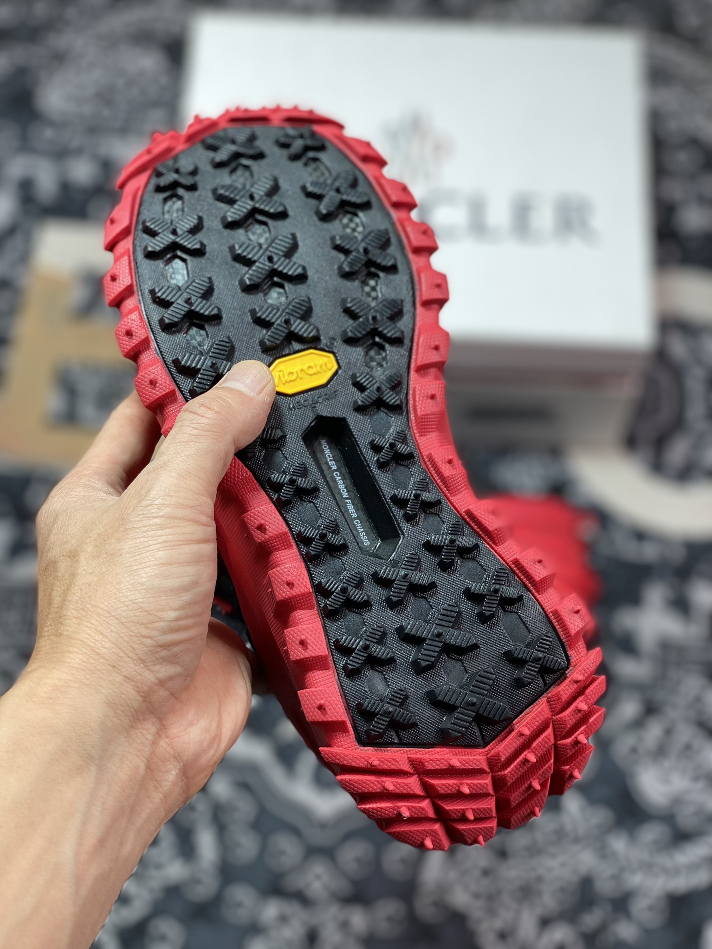 560 Moncler Trailgrip Gore-Tex 越野旅行系列低帮运动鞋“大红黑”H209A4M00100M2058P49