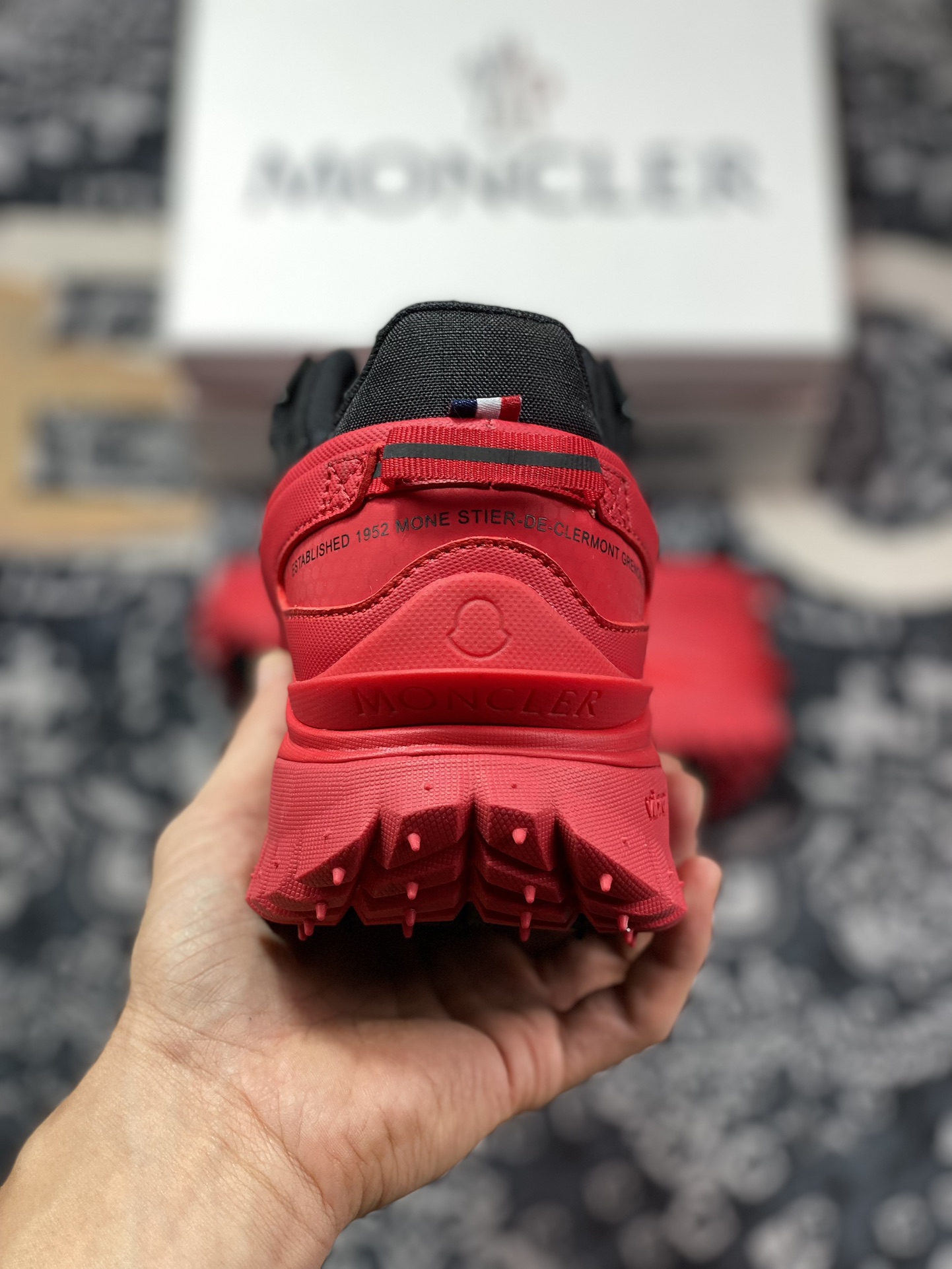 560 Moncler Trailgrip Gore-Tex 越野旅行系列低帮运动鞋“大红黑”H209A4M00100M2058P49