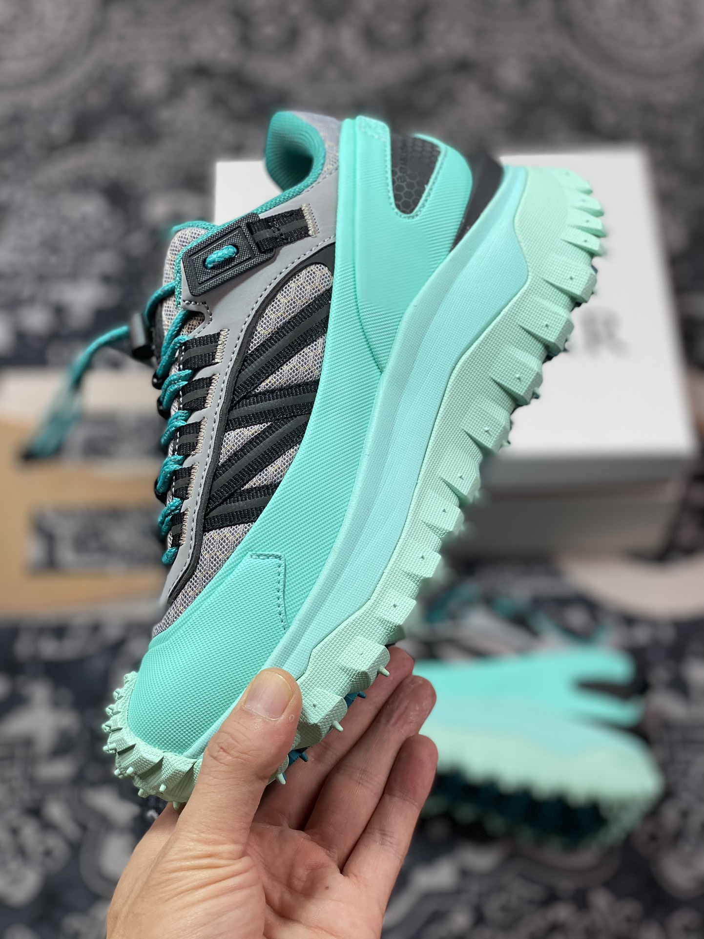 D2470   Moncler Trailgrip Gore-Tex 越野旅行系列低帮运动鞋“蒂夫尼绿黑”H209A4M00100M2058P49