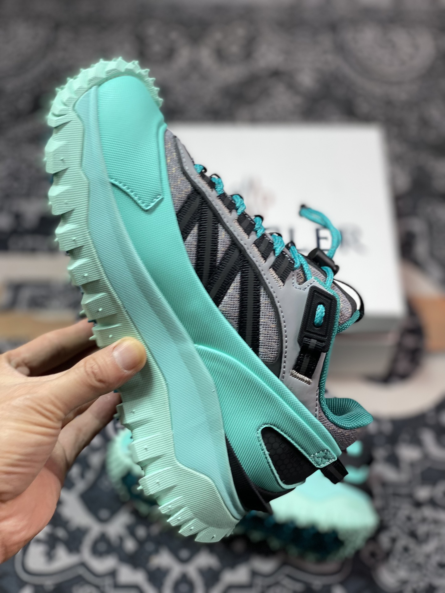 D2470   Moncler Trailgrip Gore-Tex 越野旅行系列低帮运动鞋“蒂夫尼绿黑”H209A4M00100M2058P49