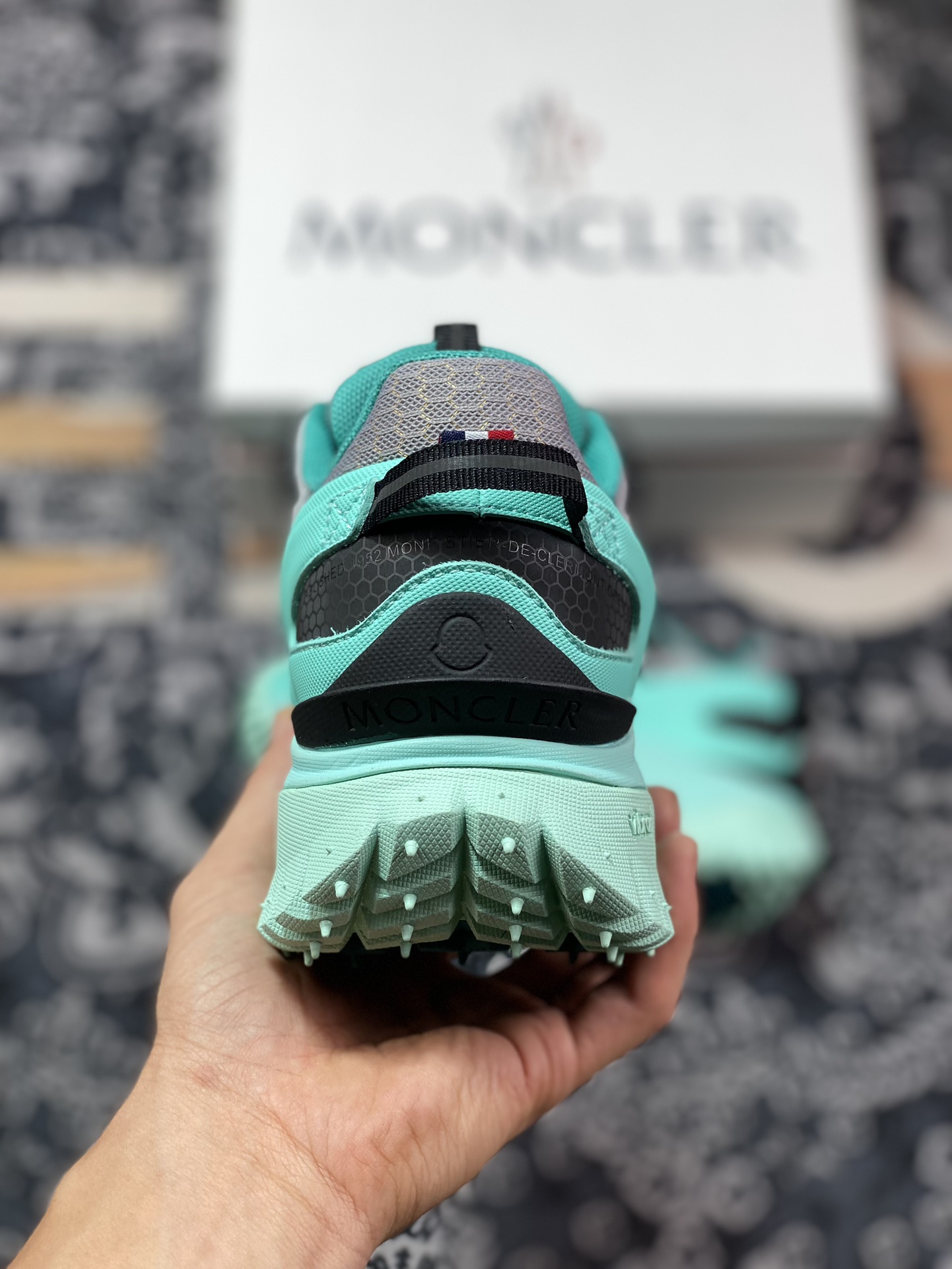 D2470   Moncler Trailgrip Gore-Tex 越野旅行系列低帮运动鞋“蒂夫尼绿黑”H209A4M00100M2058P49