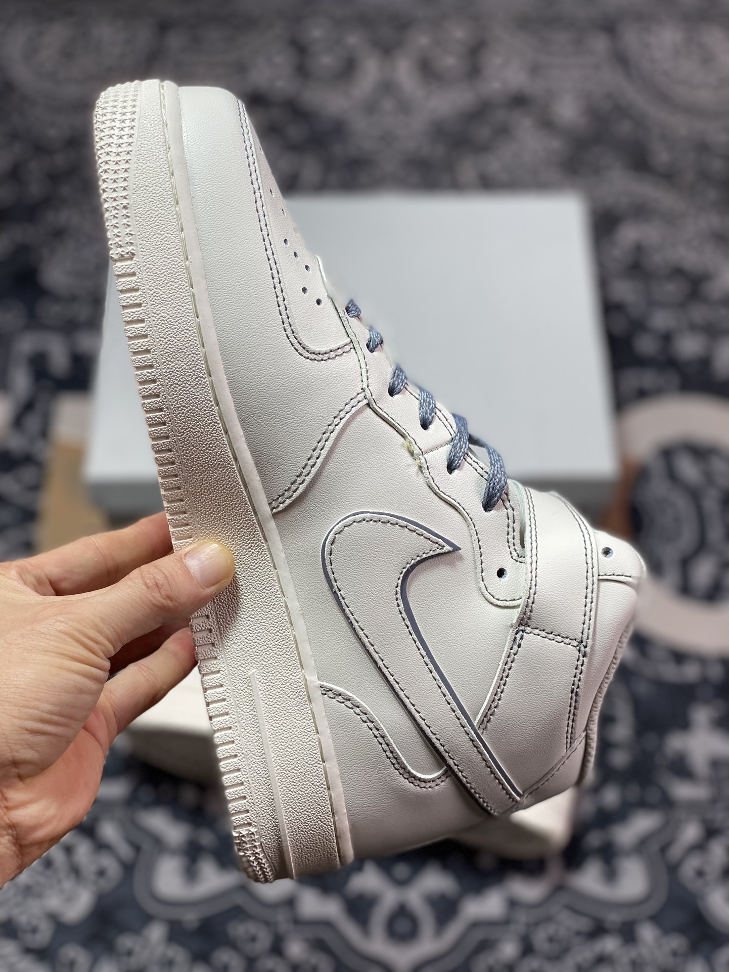 260 耐克Nike Air Force 1’07 Mid "BeigeDark Grey"空军一号经典板鞋“皮革米白深灰3M反光”BY6899-691