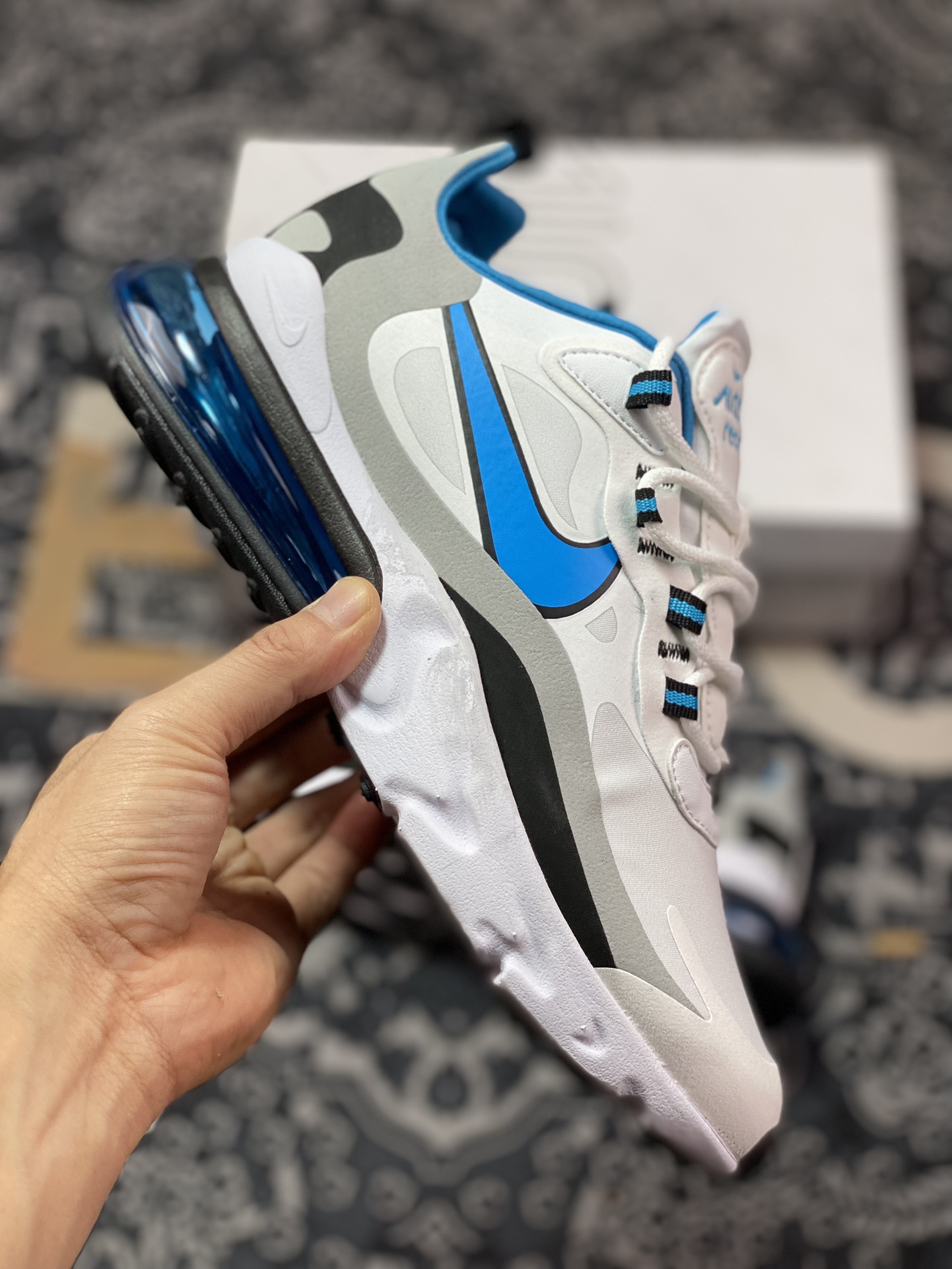 160 耐克Nike Air Max 270 React SE"WhiteBlackGreyBlue"270瑞亚赛车慢跑鞋“牛津白黑天蓝浅灰”CT1280-101