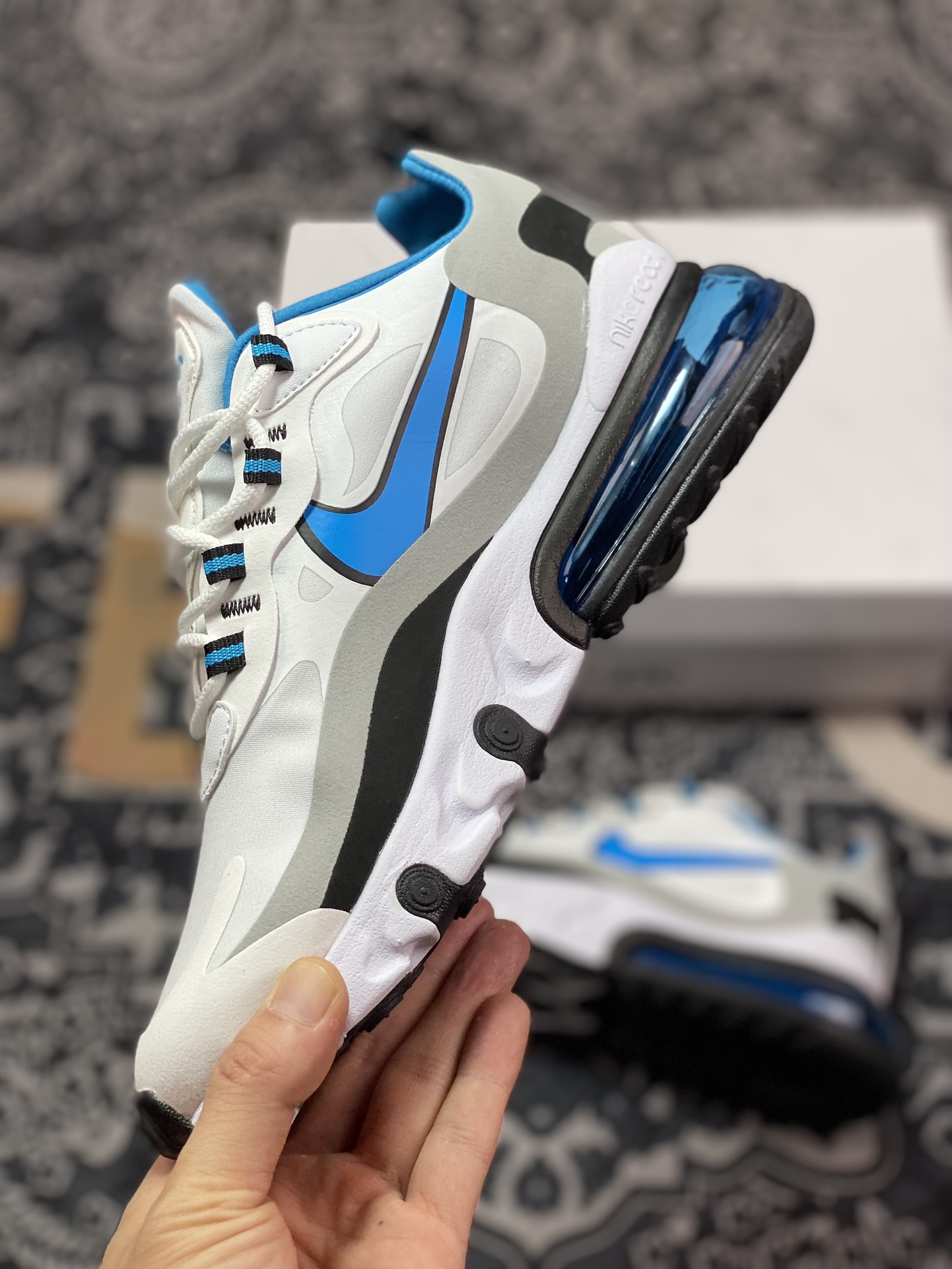 160 耐克Nike Air Max 270 React SE"WhiteBlackGreyBlue"270瑞亚赛车慢跑鞋“牛津白黑天蓝浅灰”CT1280-101