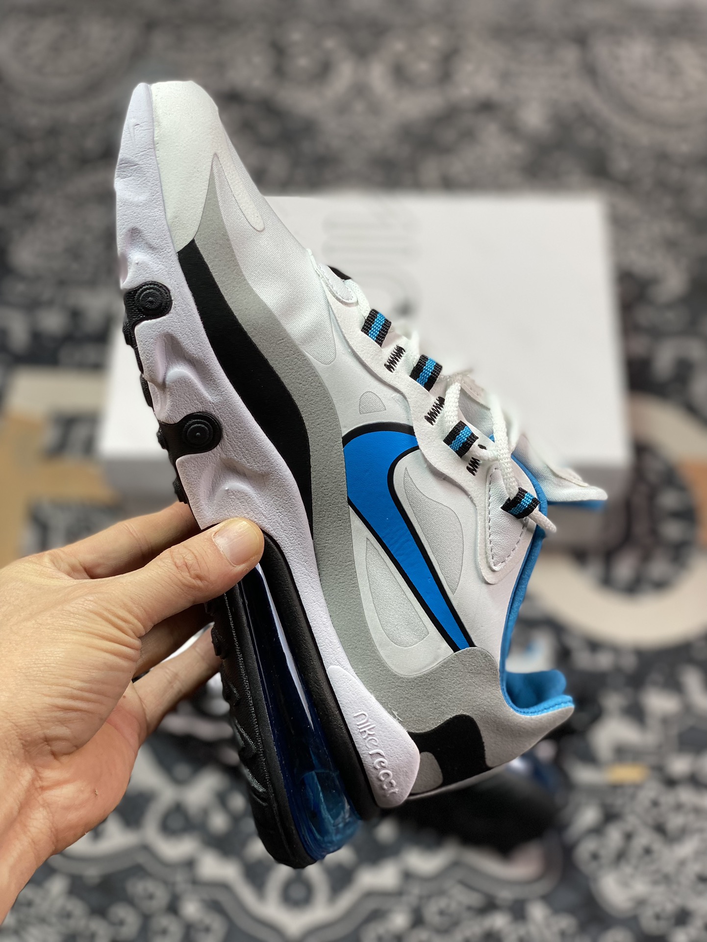 160 耐克Nike Air Max 270 React SE"WhiteBlackGreyBlue"270瑞亚赛车慢跑鞋“牛津白黑天蓝浅灰”CT1280-101