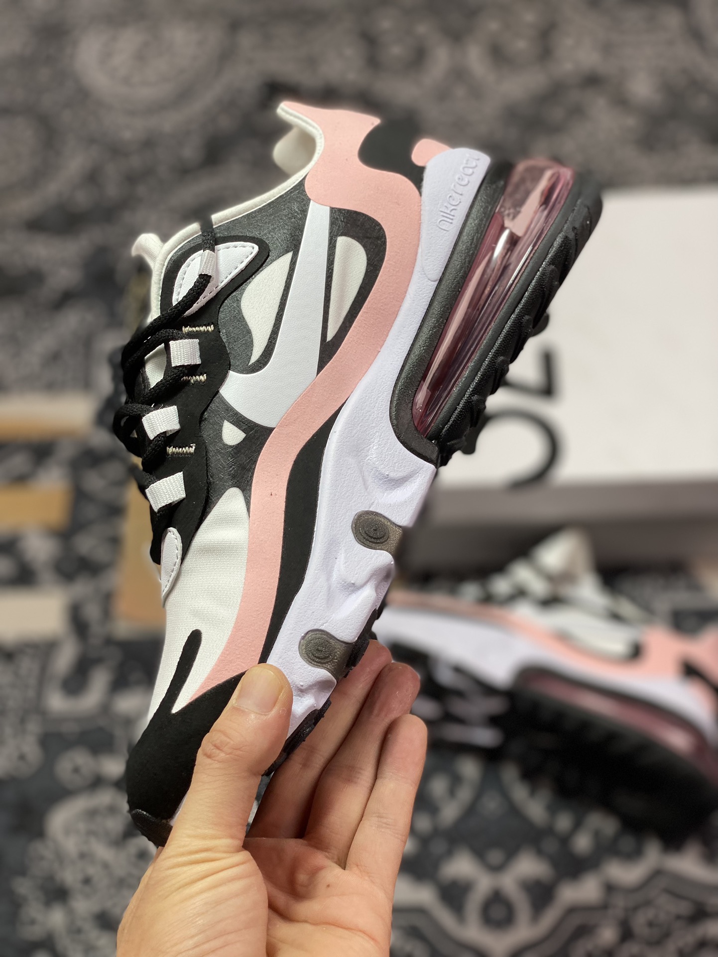 160 Nike Air Max 270 React SE"Bleached Coral"270瑞亚赛车慢跑鞋“牛津布白黑橘粉”AT6174-005