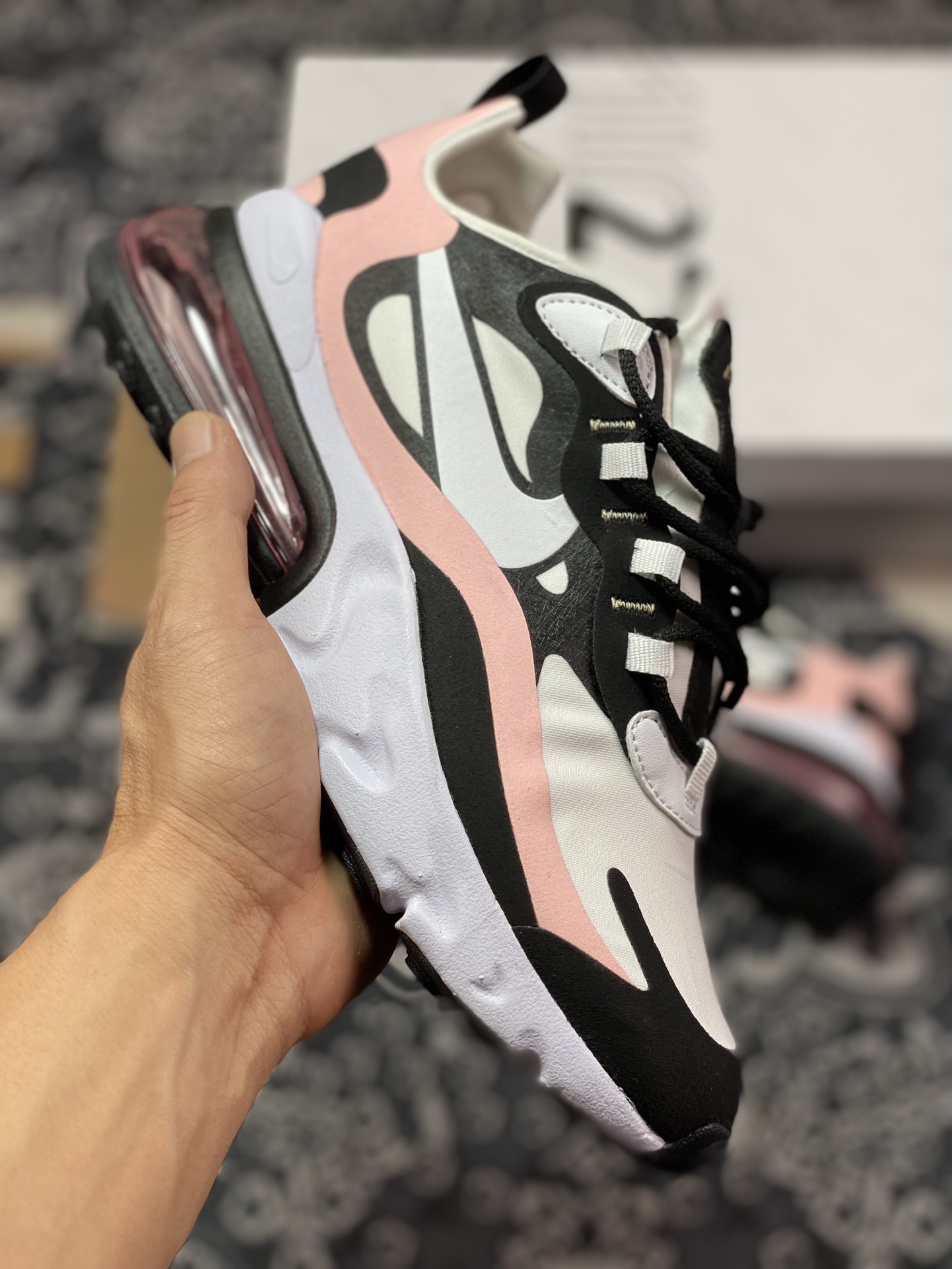 160 Nike Air Max 270 React SE”Bleached Coral”270瑞亚赛车慢跑鞋“牛津布白黑橘粉”AT6174-005