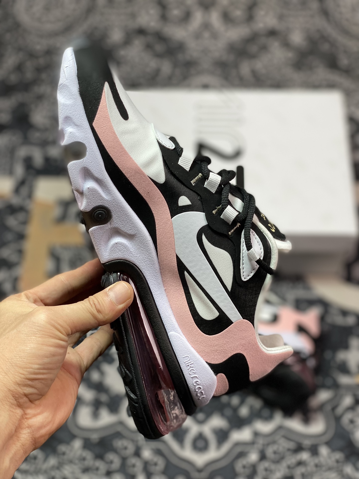 160 Nike Air Max 270 React SE"Bleached Coral"270瑞亚赛车慢跑鞋“牛津布白黑橘粉”AT6174-005