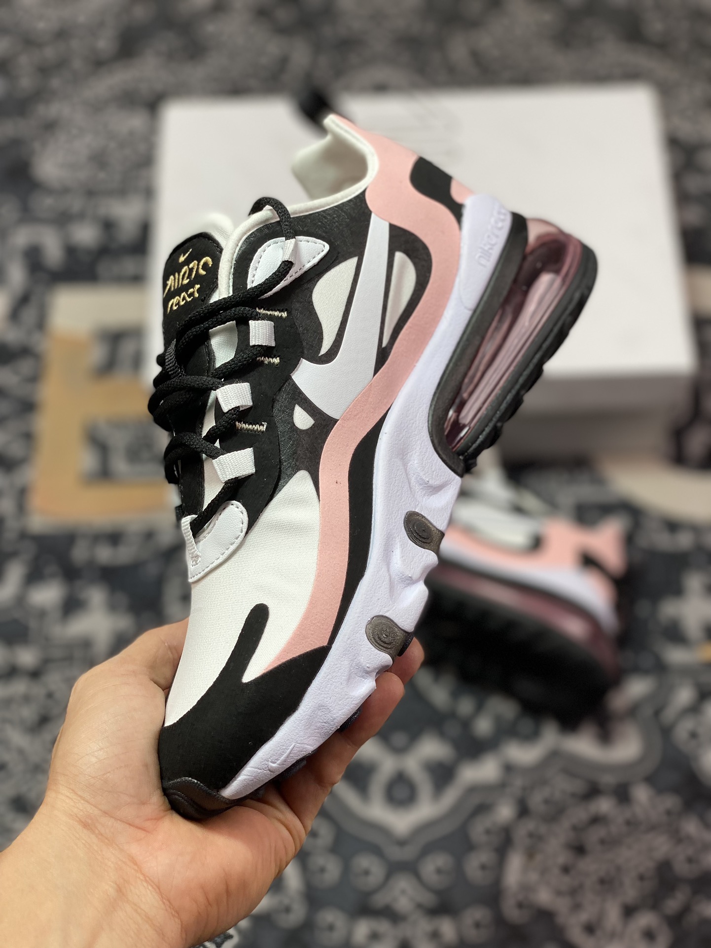 160 Nike Air Max 270 React SE"Bleached Coral"270瑞亚赛车慢跑鞋“牛津布白黑橘粉”AT6174-005