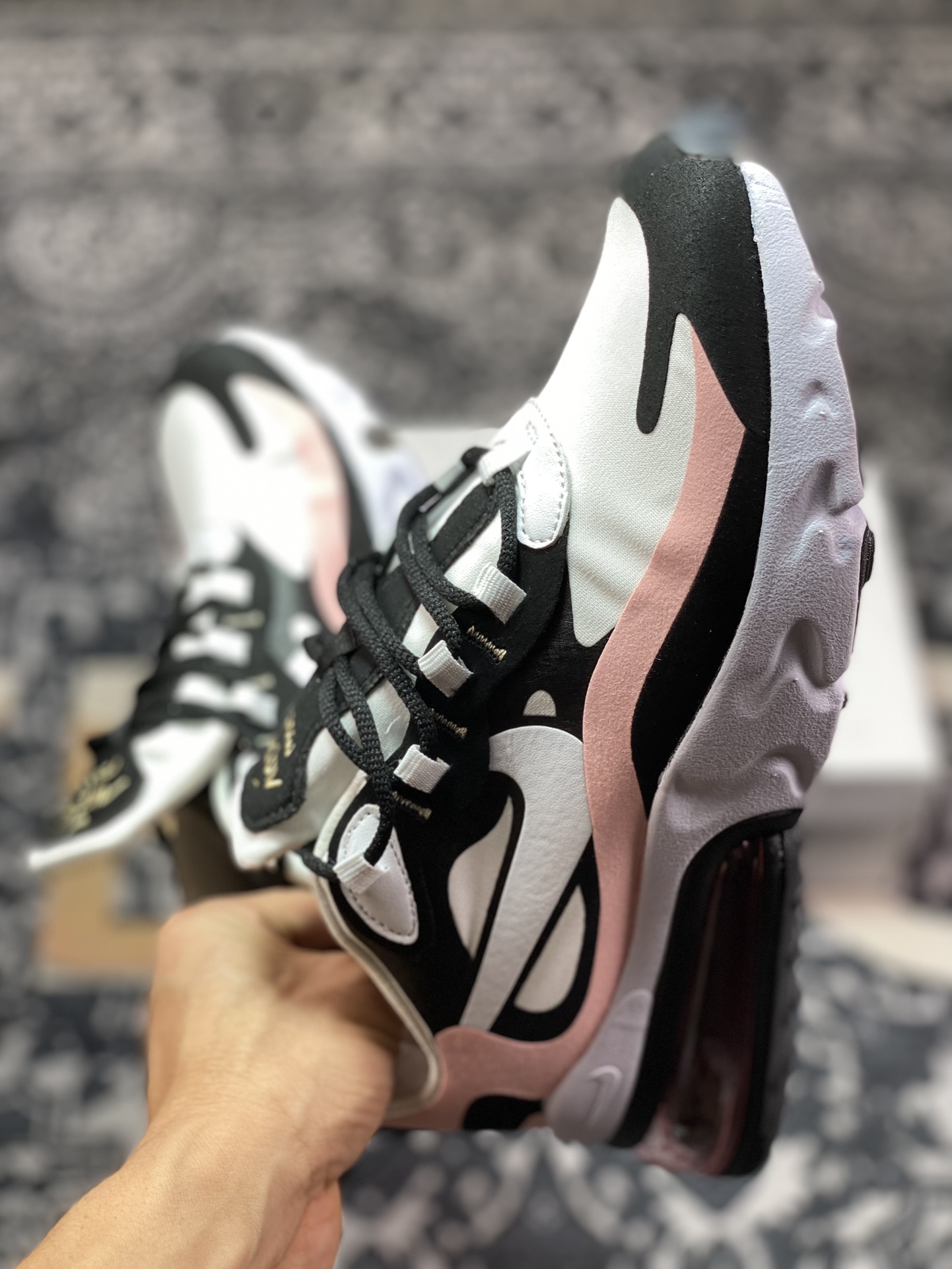 160 Nike Air Max 270 React SE"Bleached Coral"270瑞亚赛车慢跑鞋“牛津布白黑橘粉”AT6174-005