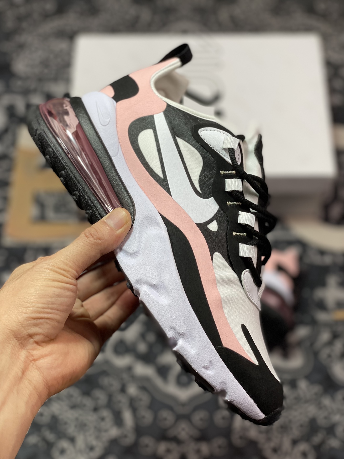 160 Nike Air Max 270 React SE"Bleached Coral"270瑞亚赛车慢跑鞋“牛津布白黑橘粉”AT6174-005