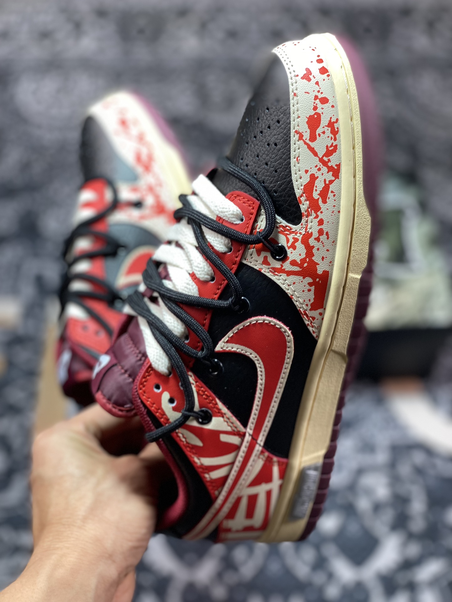 240 耐克Nike SB Dunk Low Lot"Violence Aesthetics"扣篮系列低帮板鞋“黑红暴力美学涂鸦绑绳”DJ6188-600