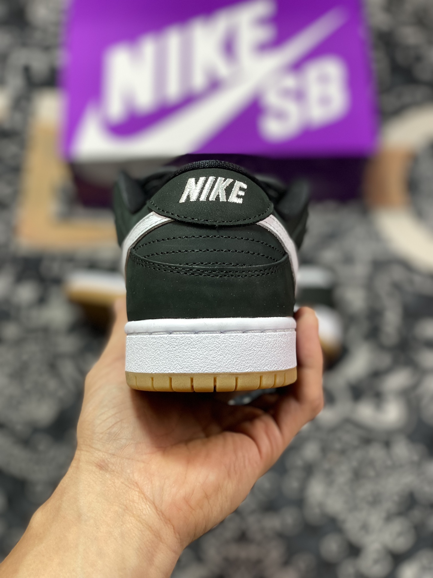 280 NIKE SB Dunk Low 黑白生胶 CD2563-001