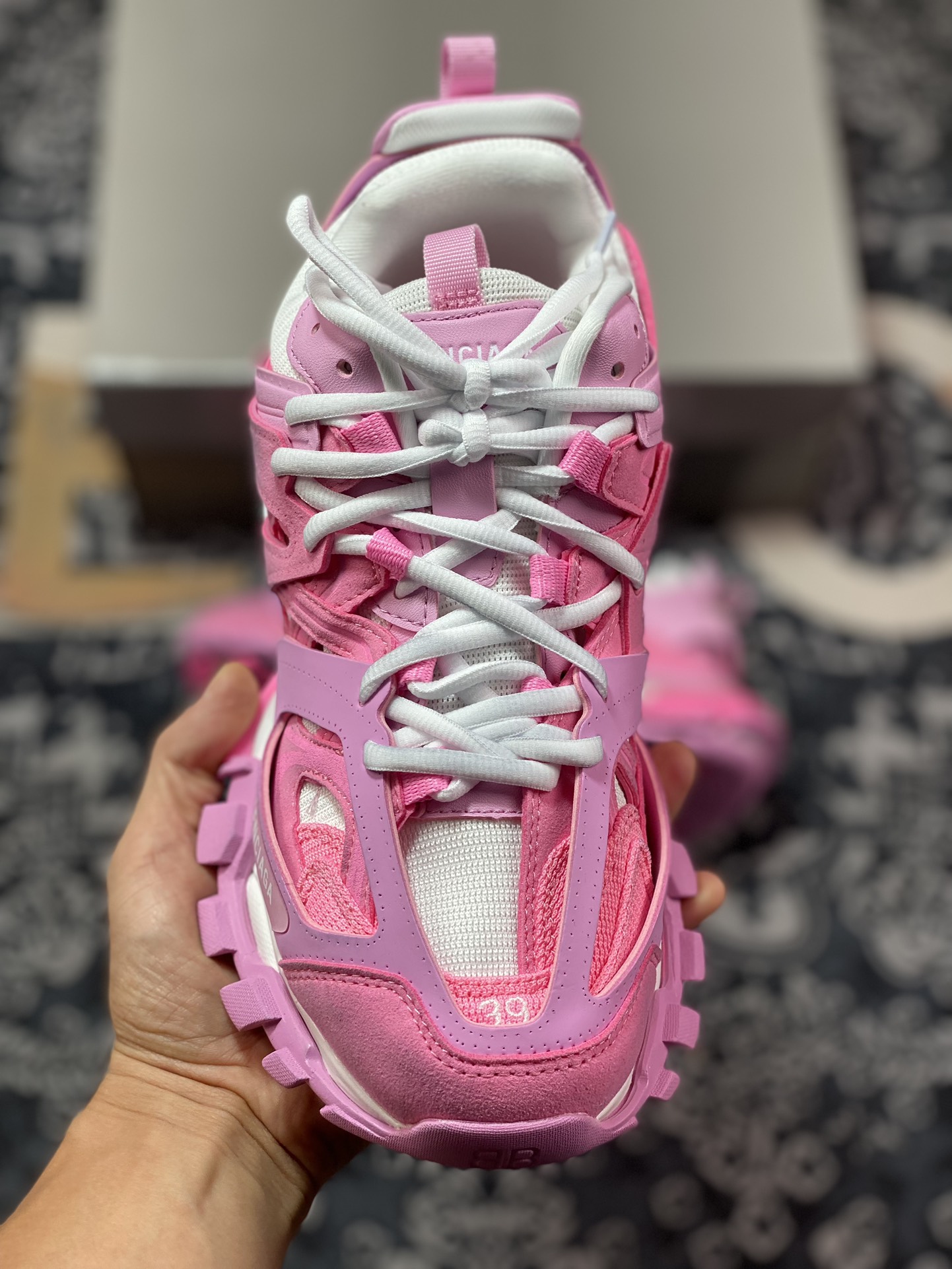 480 巴黎世家BALENCIAGA Track Trainers 3.0代复古慢跑鞋“芭比粉白”542436 W3SU5 5090