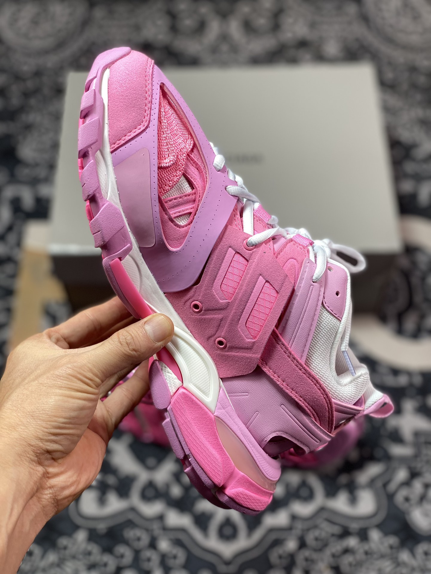 480 巴黎世家BALENCIAGA Track Trainers 3.0代复古慢跑鞋“芭比粉白”542436 W3SU5 5090