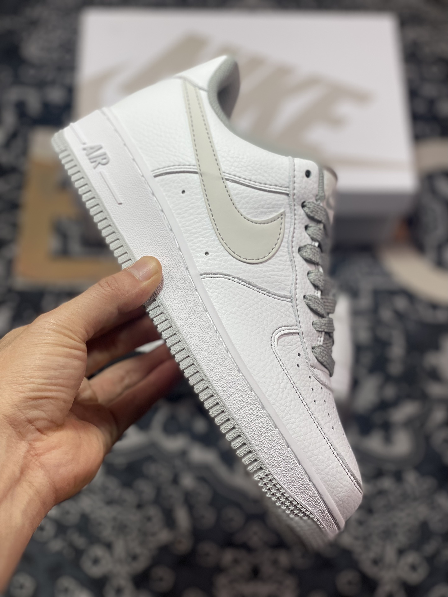 240 Air Force 1 Low"MORE THAN"空军一号低帮经典板鞋“皮革白浅灰签名涂鸦”U05369-603