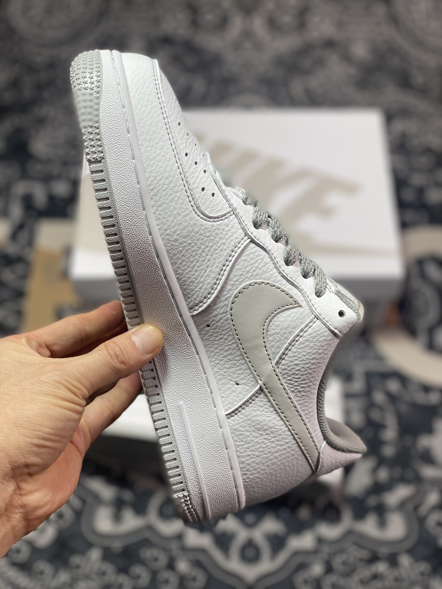 240 Air Force 1 Low"MORE THAN"空军一号低帮经典板鞋“皮革白浅灰签名涂鸦”U05369-603