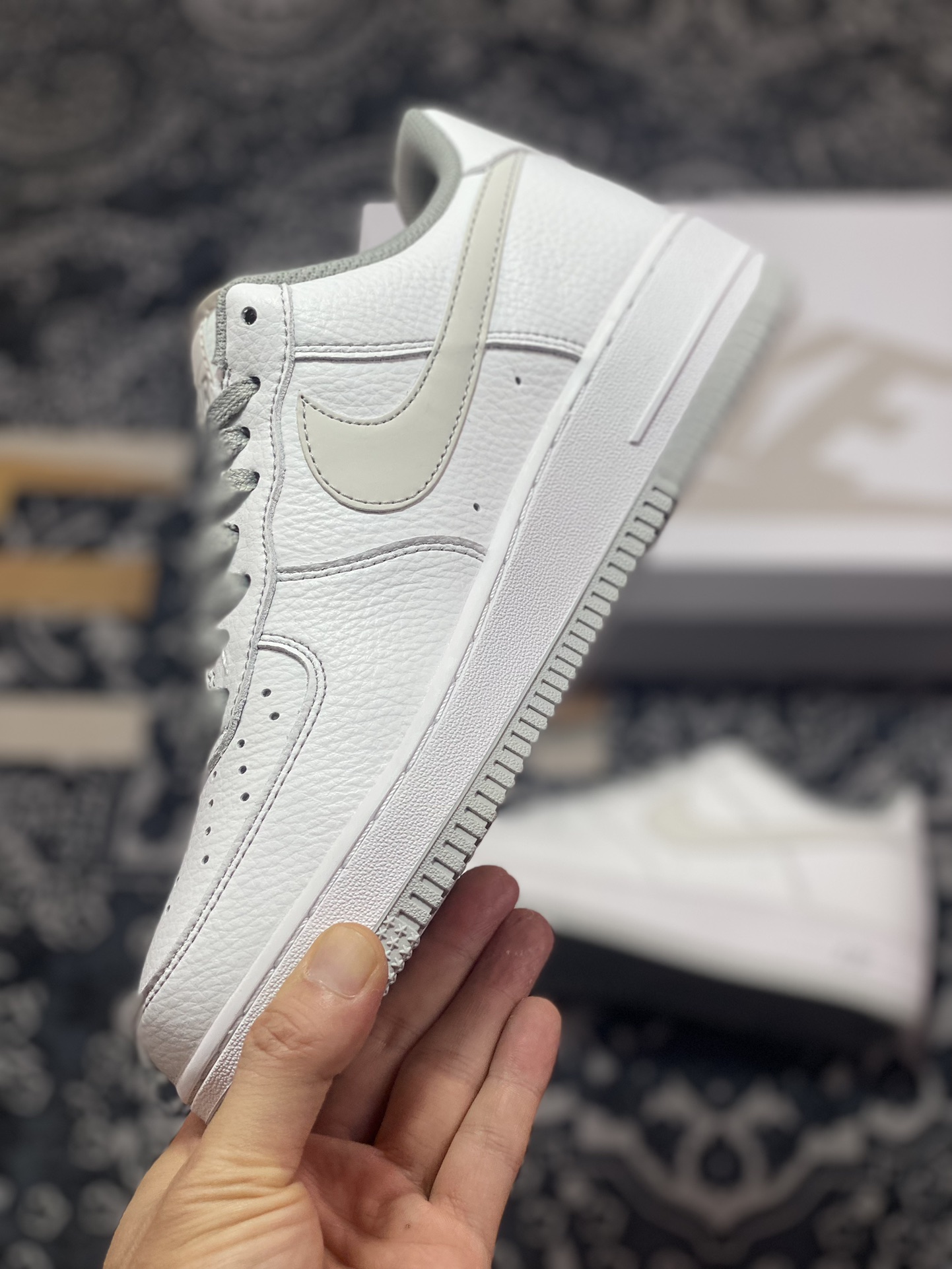 240 Air Force 1 Low"MORE THAN"空军一号低帮经典板鞋“皮革白浅灰签名涂鸦”U05369-603