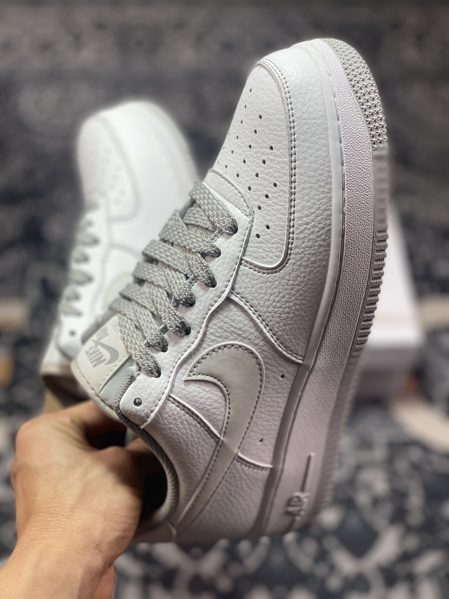 240 Air Force 1 Low"MORE THAN"空军一号低帮经典板鞋“皮革白浅灰签名涂鸦”U05369-603