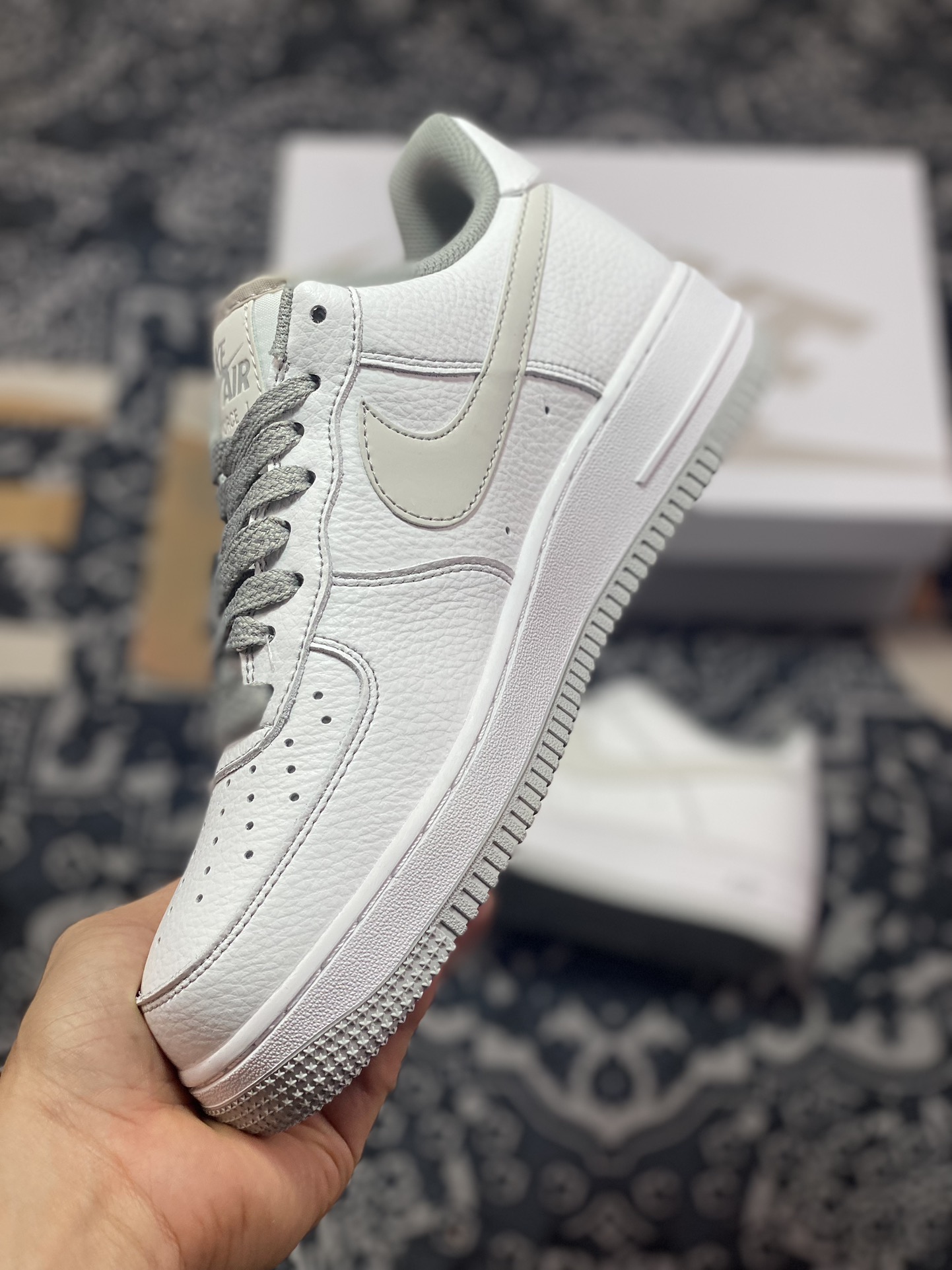 240 Air Force 1 Low"MORE THAN"空军一号低帮经典板鞋“皮革白浅灰签名涂鸦”U05369-603