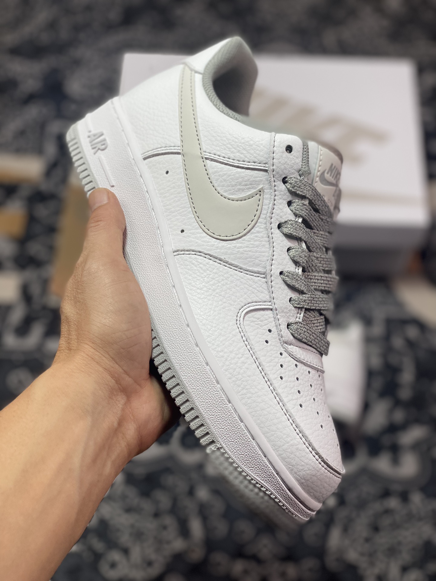 240 Air Force 1 Low”MORE THAN”空军一号低帮经典板鞋“皮革白浅灰签名涂鸦”U05369-603