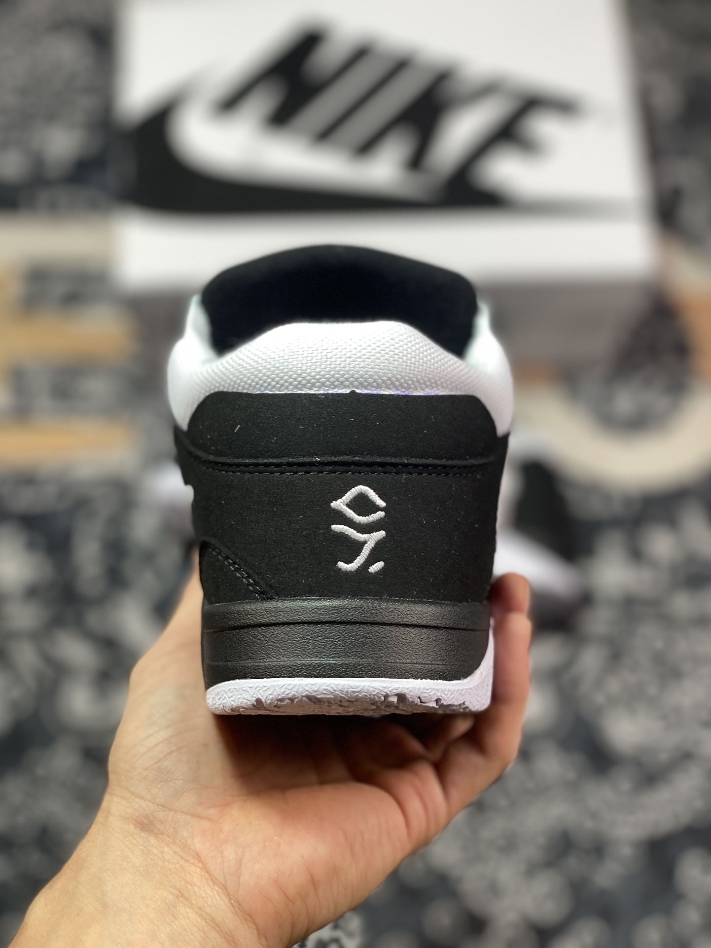 220 Travis Scott X Nike Jordan Cut The Check"BlackWhite"篮球鞋“TS联名黑白倒钩”FZ8117-045