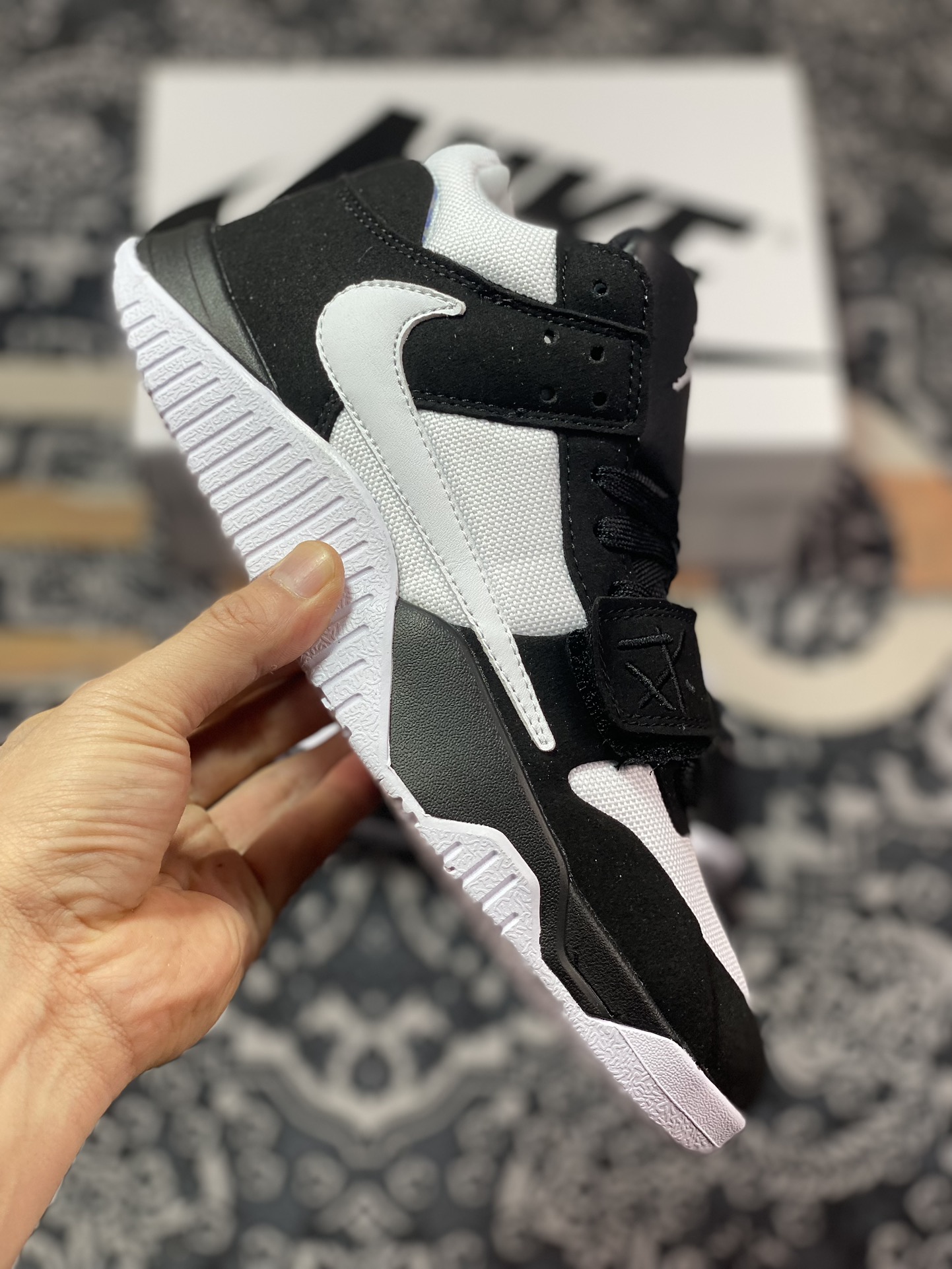 220 Travis Scott X Nike Jordan Cut The Check"BlackWhite"篮球鞋“TS联名黑白倒钩”FZ8117-045