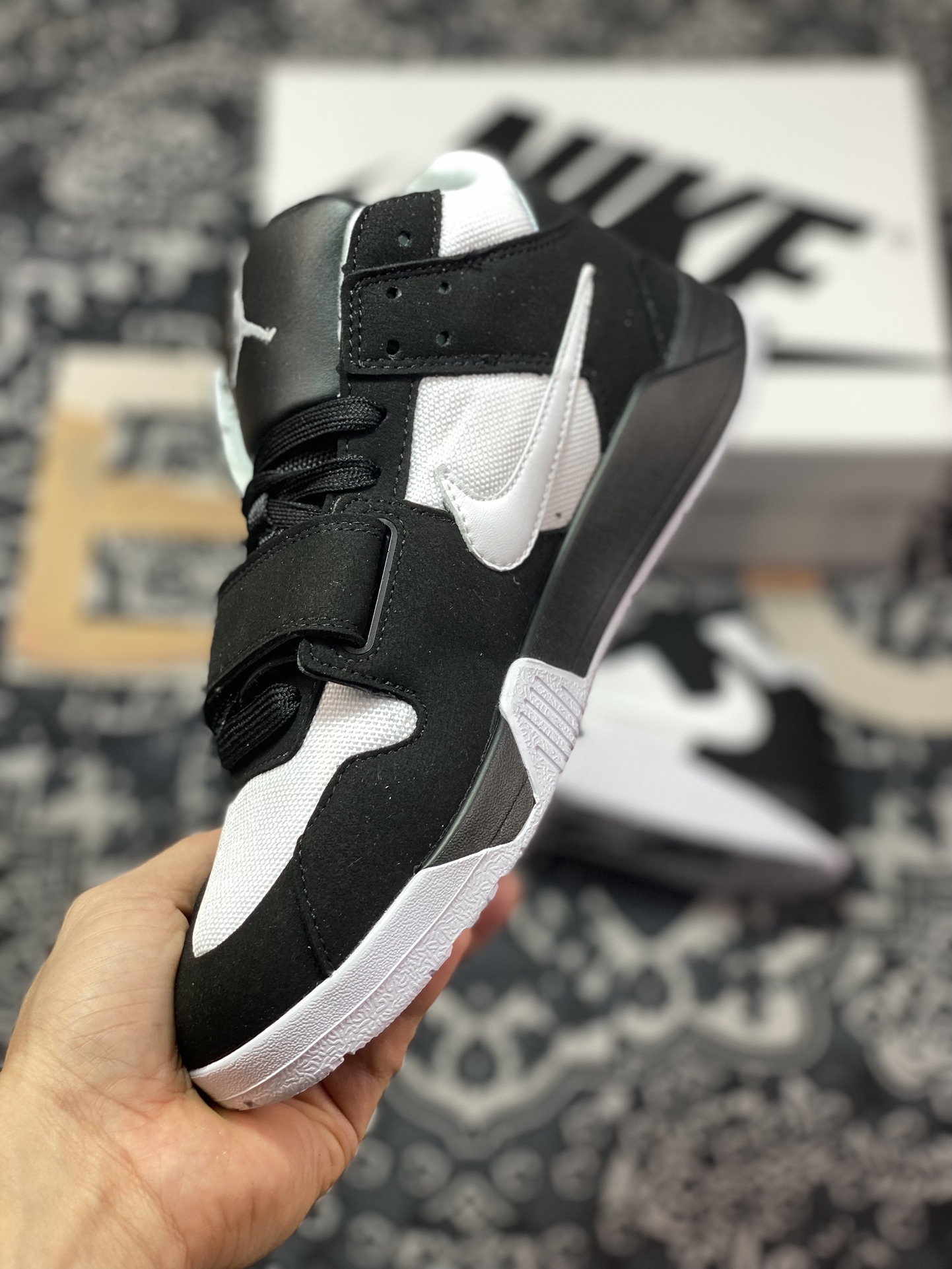 220 Travis Scott X Nike Jordan Cut The Check"BlackWhite"篮球鞋“TS联名黑白倒钩”FZ8117-045