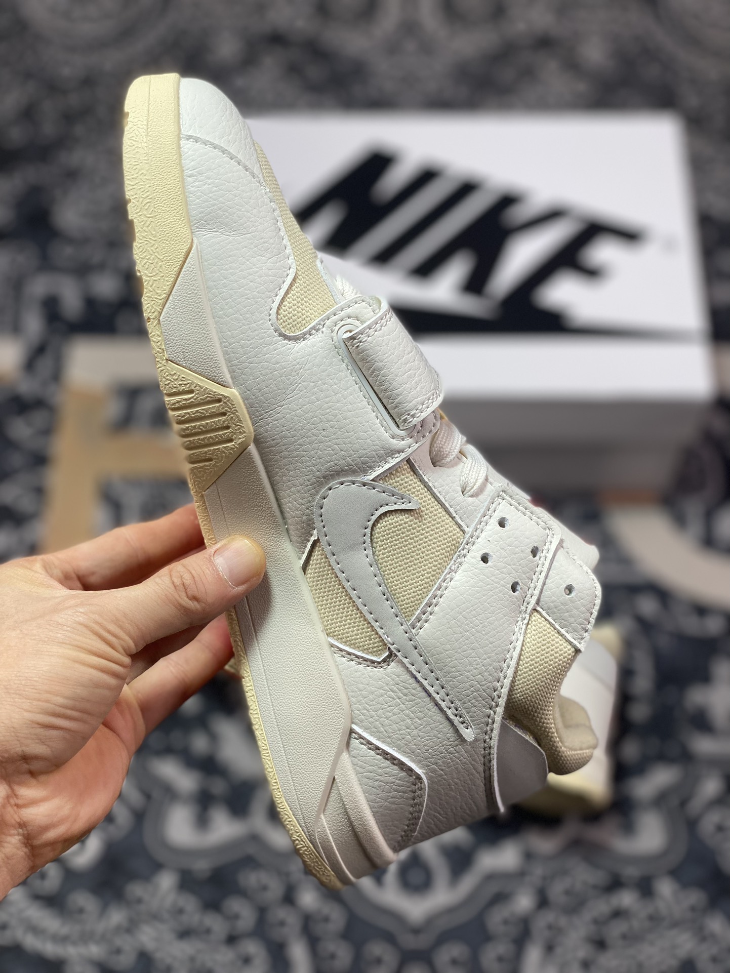 220 Travis Scott X Nike Jordan Cut The Check"Beige"篮球鞋“TS联名奶白灰倒钩”FZ8117-401