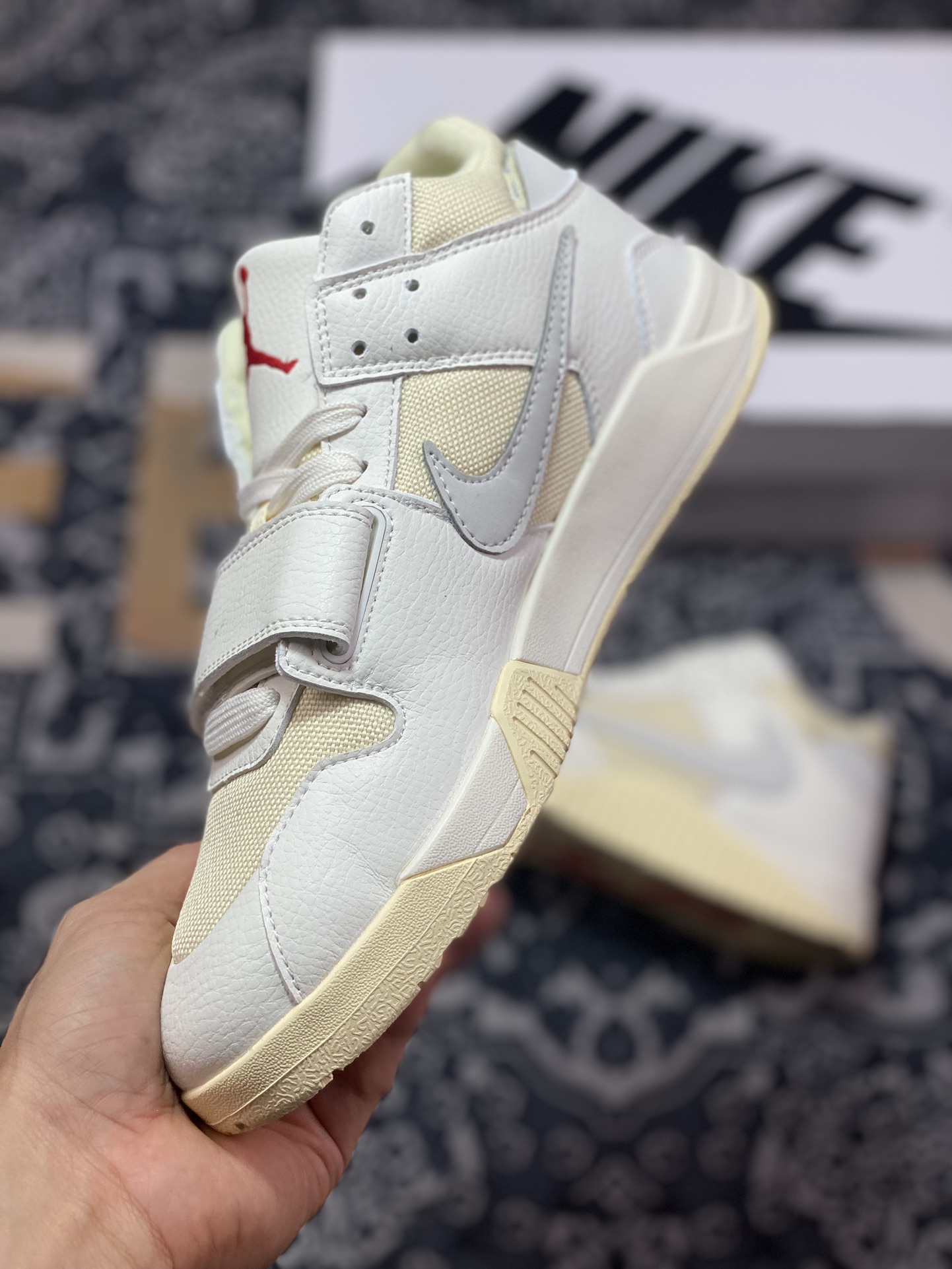 220 Travis Scott X Nike Jordan Cut The Check"Beige"篮球鞋“TS联名奶白灰倒钩”FZ8117-401