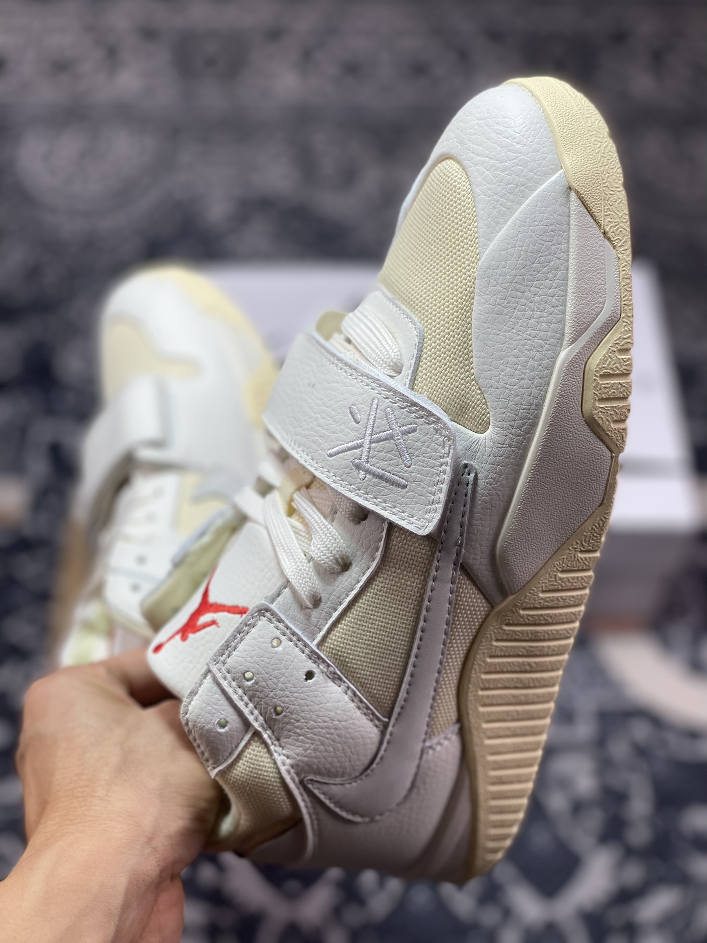 220 Travis Scott X Nike Jordan Cut The Check"Beige"篮球鞋“TS联名奶白灰倒钩”FZ8117-401