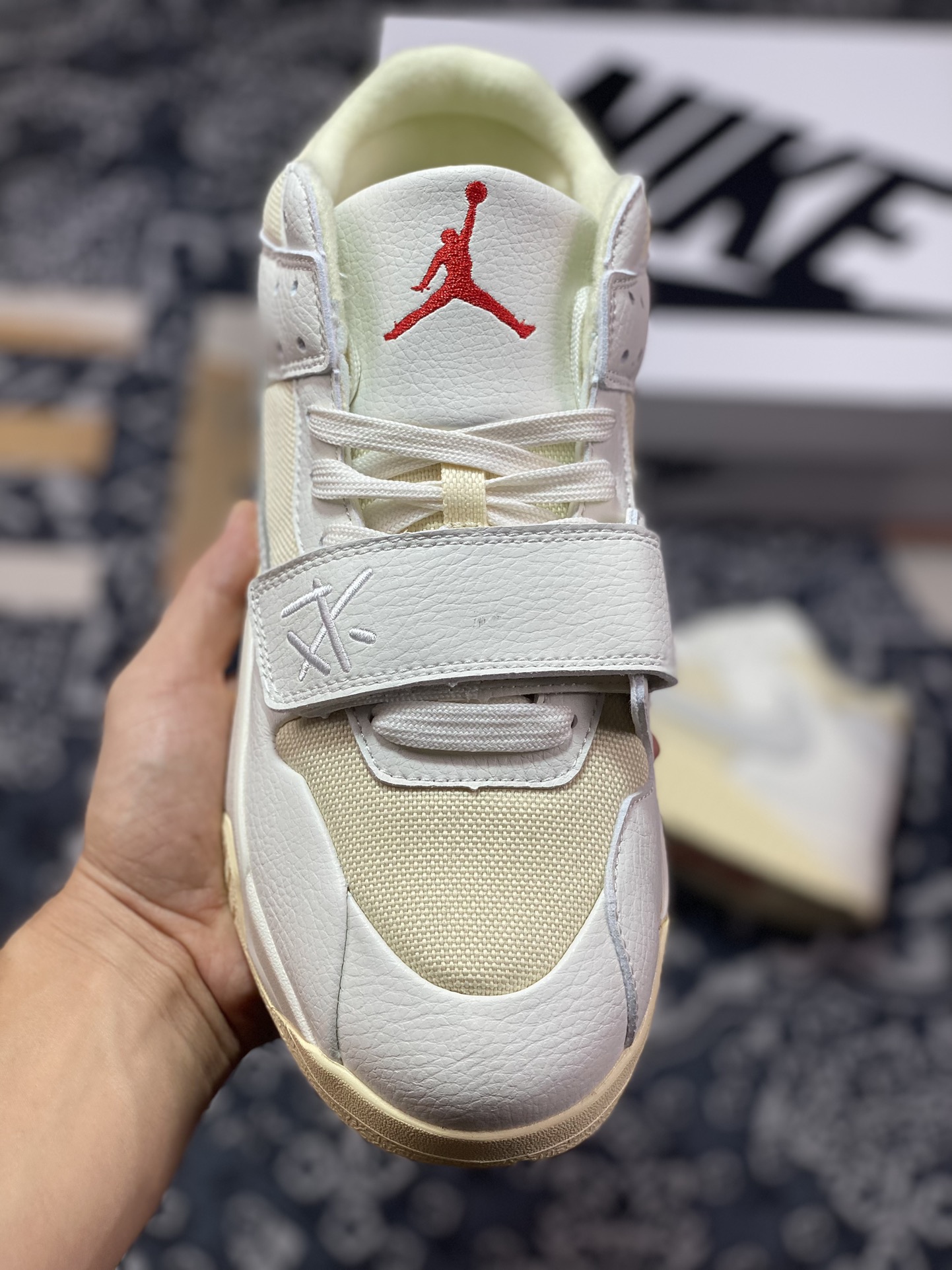 220 Travis Scott X Nike Jordan Cut The Check"Beige"篮球鞋“TS联名奶白灰倒钩”FZ8117-401