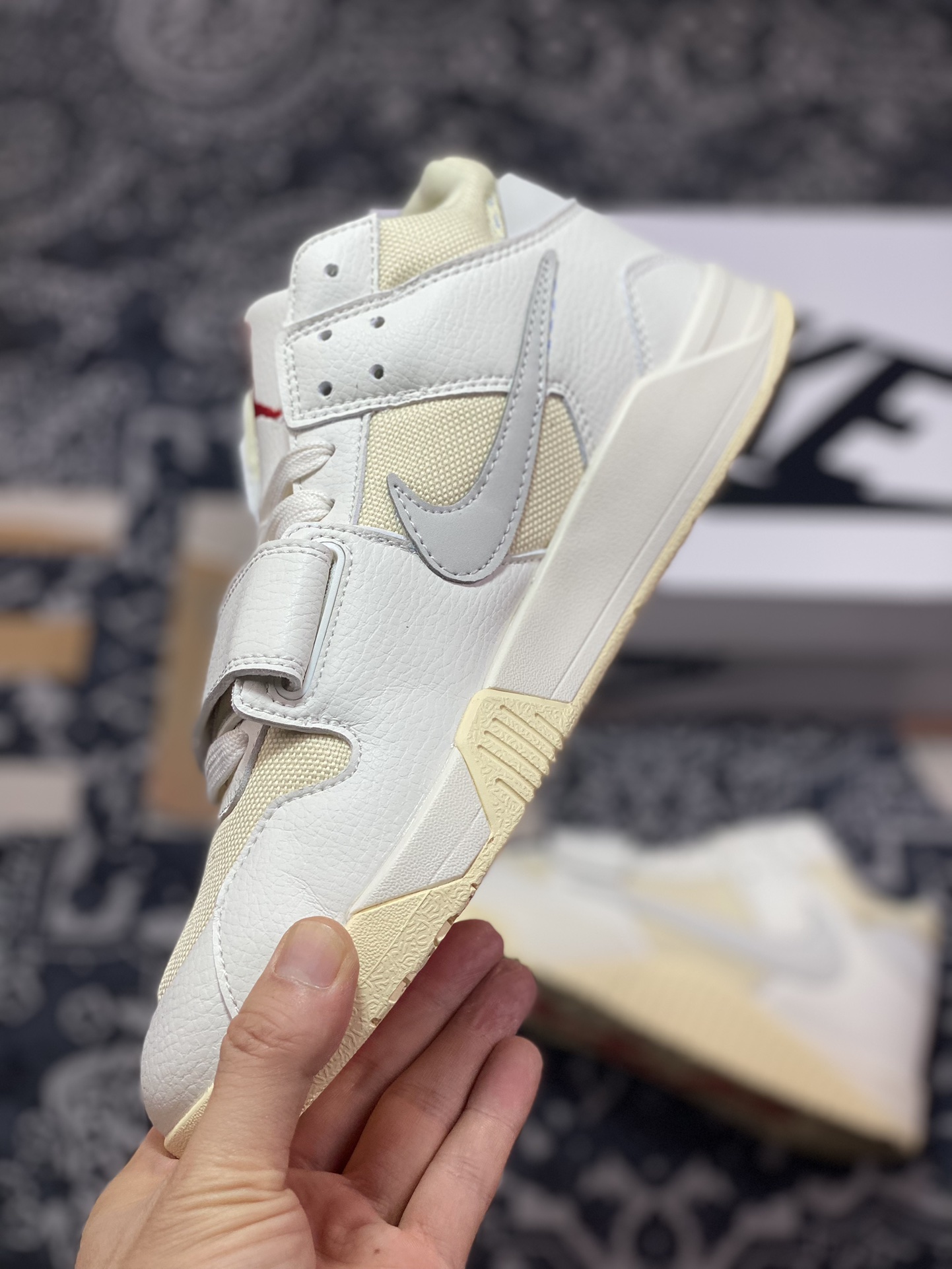 220 Travis Scott X Nike Jordan Cut The Check"Beige"篮球鞋“TS联名奶白灰倒钩”FZ8117-401