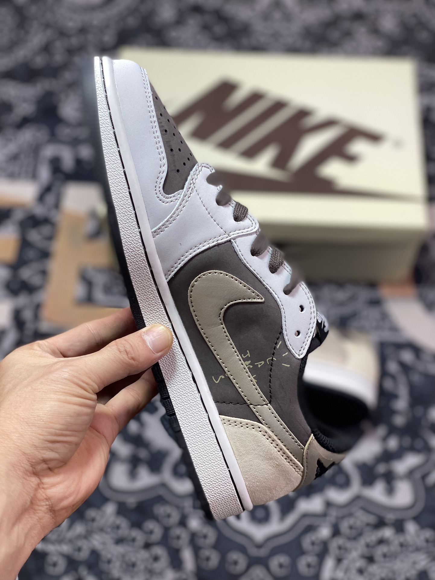 300 Travis Scott x Nike Air Jordan 1 Low OG SP"Cactus Jack"AJ1乔丹一代篮球鞋 DM7866-816