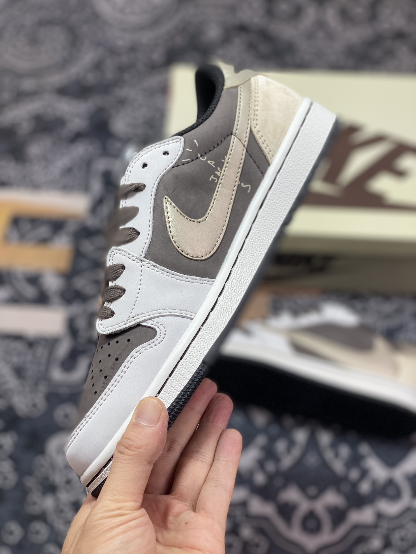 300 Travis Scott x Nike Air Jordan 1 Low OG SP"Cactus Jack"AJ1乔丹一代篮球鞋 DM7866-816