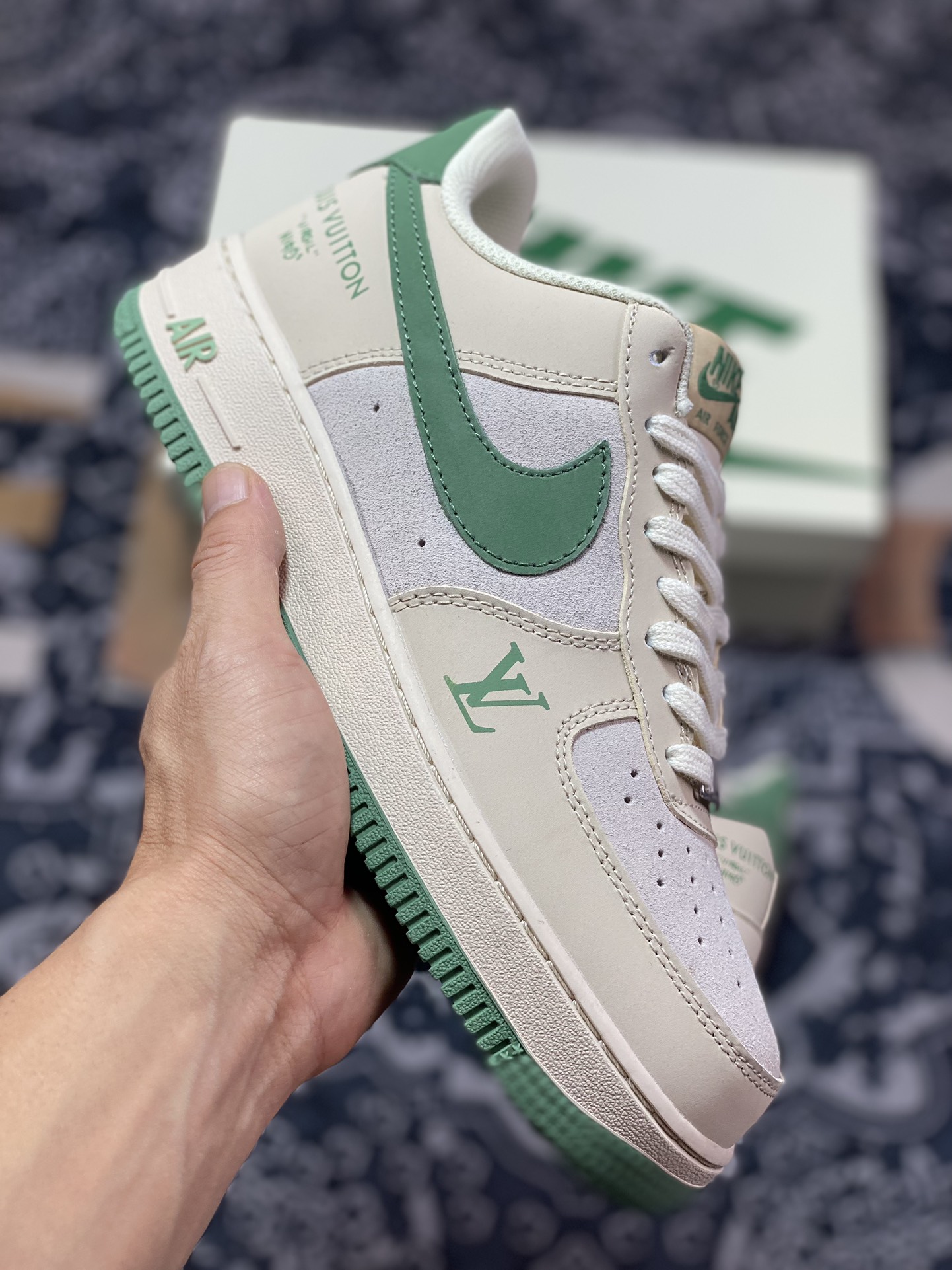 200 Louis Vuitton x Nike Air Force 1 07 LV8″Beige White/Green LV”空军一号板鞋“皮革沙米绿LV印花”BS8856-821