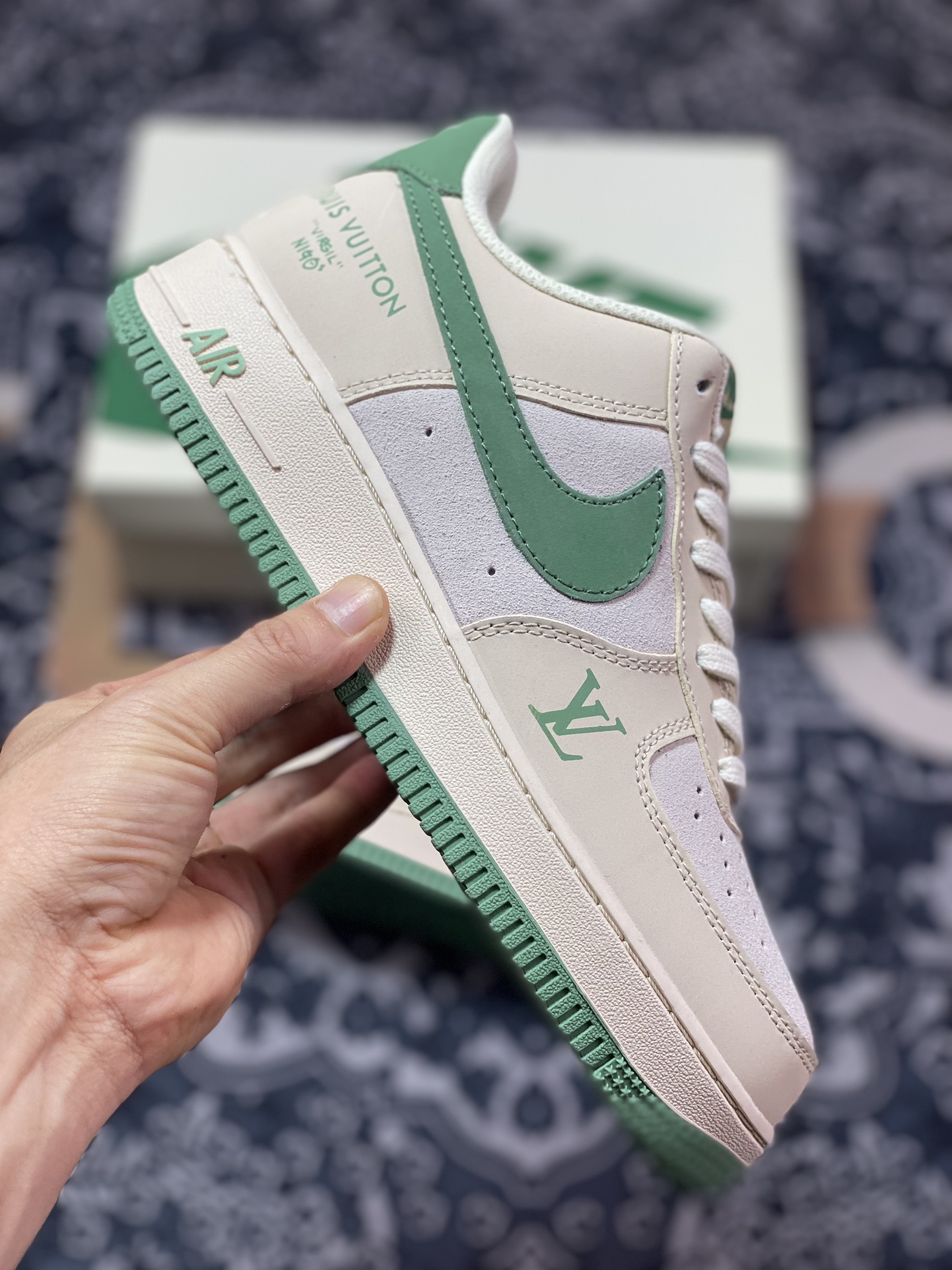 200 Louis Vuitton x Nike Air Force 1 07 LV8"Beige White/Green LV"空军一号板鞋“皮革沙米绿LV印花”BS8856-821