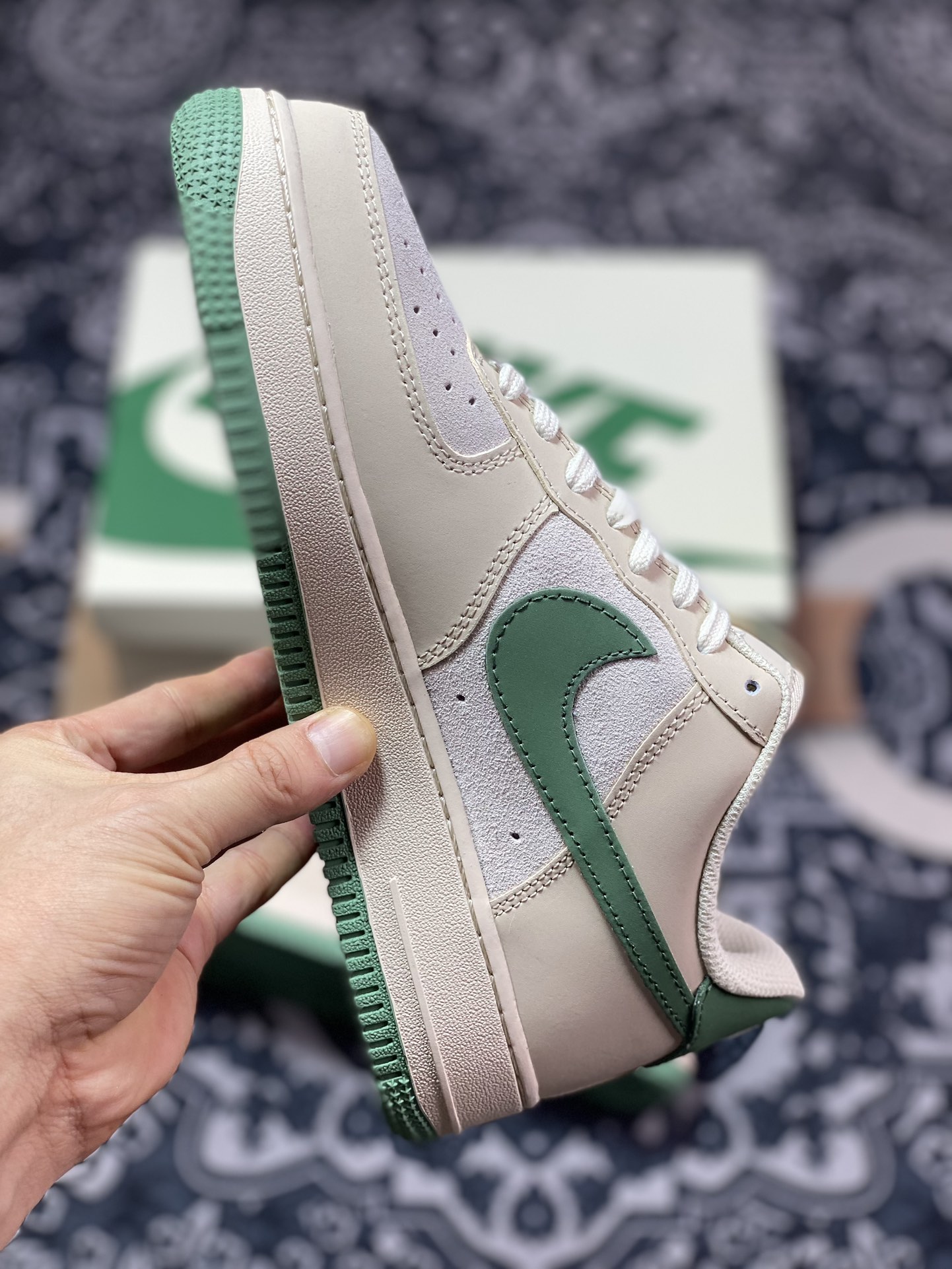 200 Louis Vuitton x Nike Air Force 1 07 LV8"Beige White/Green LV"空军一号板鞋“皮革沙米绿LV印花”BS8856-821