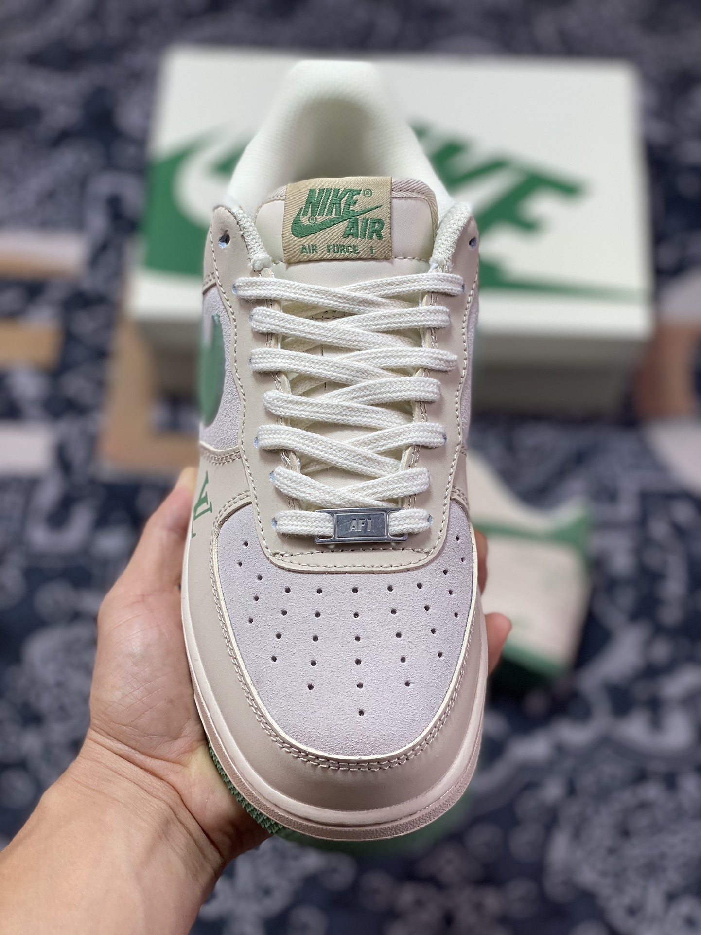 200 Louis Vuitton x Nike Air Force 1 07 LV8"Beige White/Green LV"空军一号板鞋“皮革沙米绿LV印花”BS8856-821