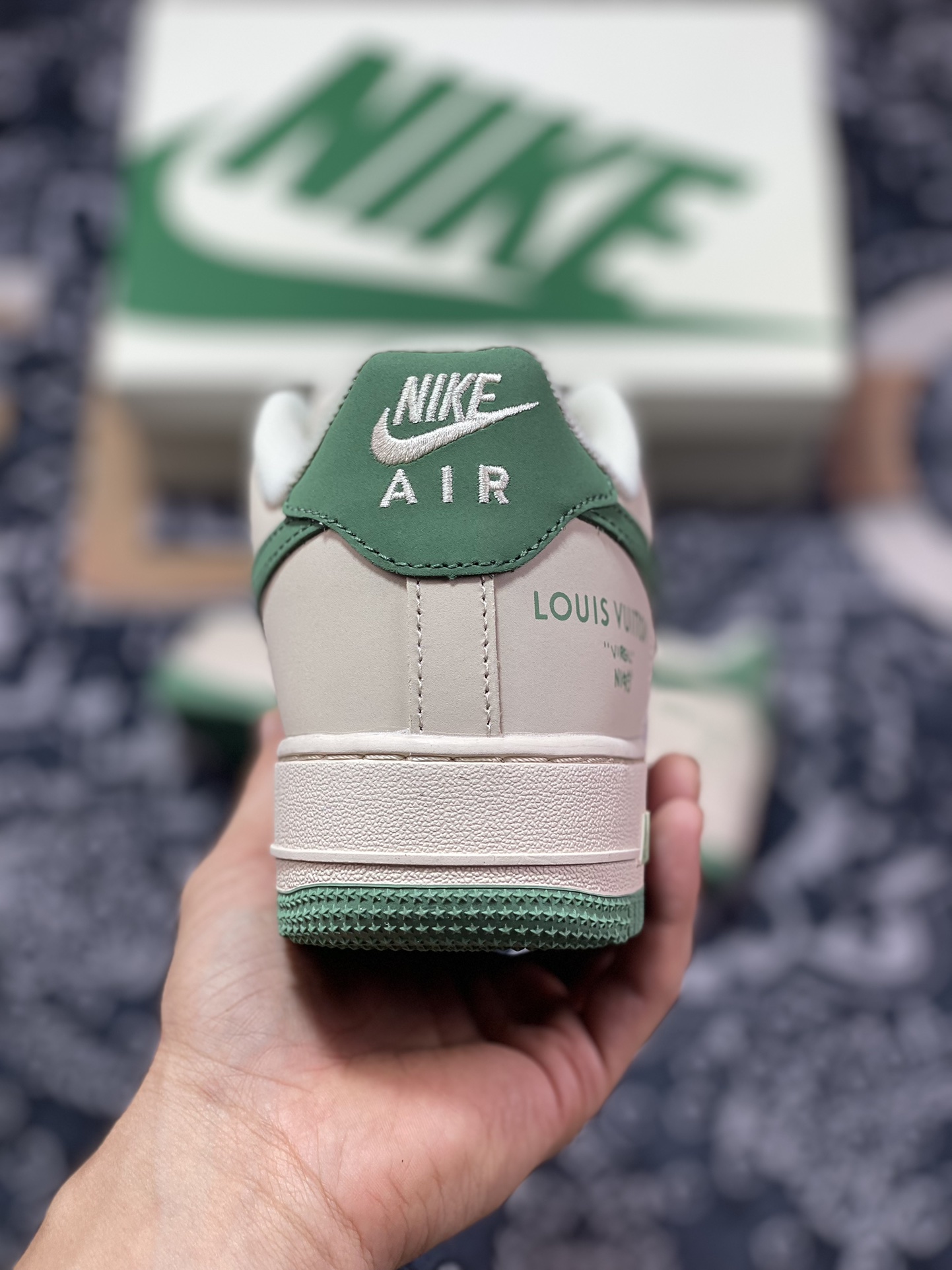 200 Louis Vuitton x Nike Air Force 1 07 LV8"Beige White/Green LV"空军一号板鞋“皮革沙米绿LV印花”BS8856-821