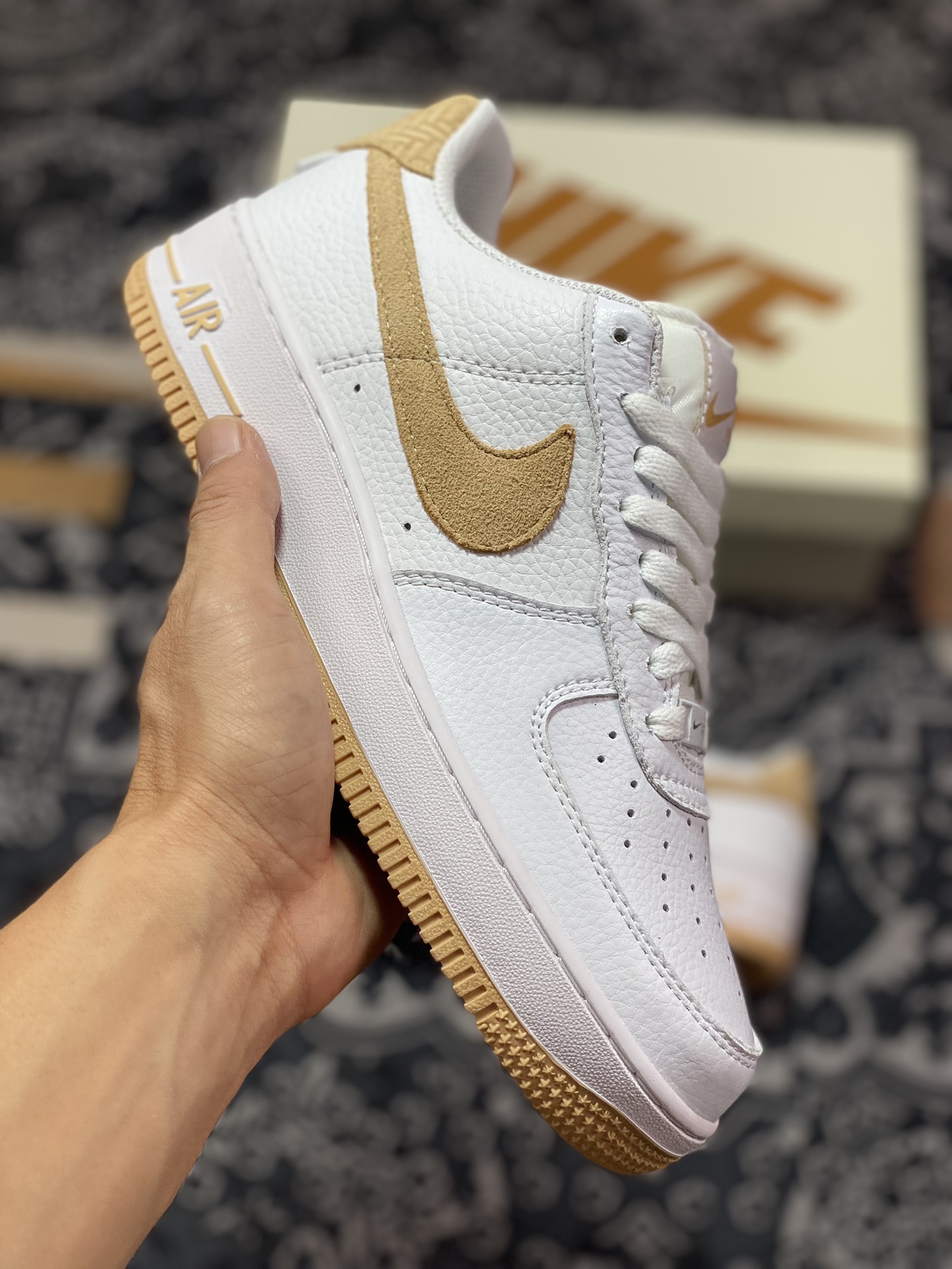 220 Nike Air Force 1 Low”White/Brown”空军一号经典低帮板鞋“皮革白卡其棕翻毛钩子”CN2873-103