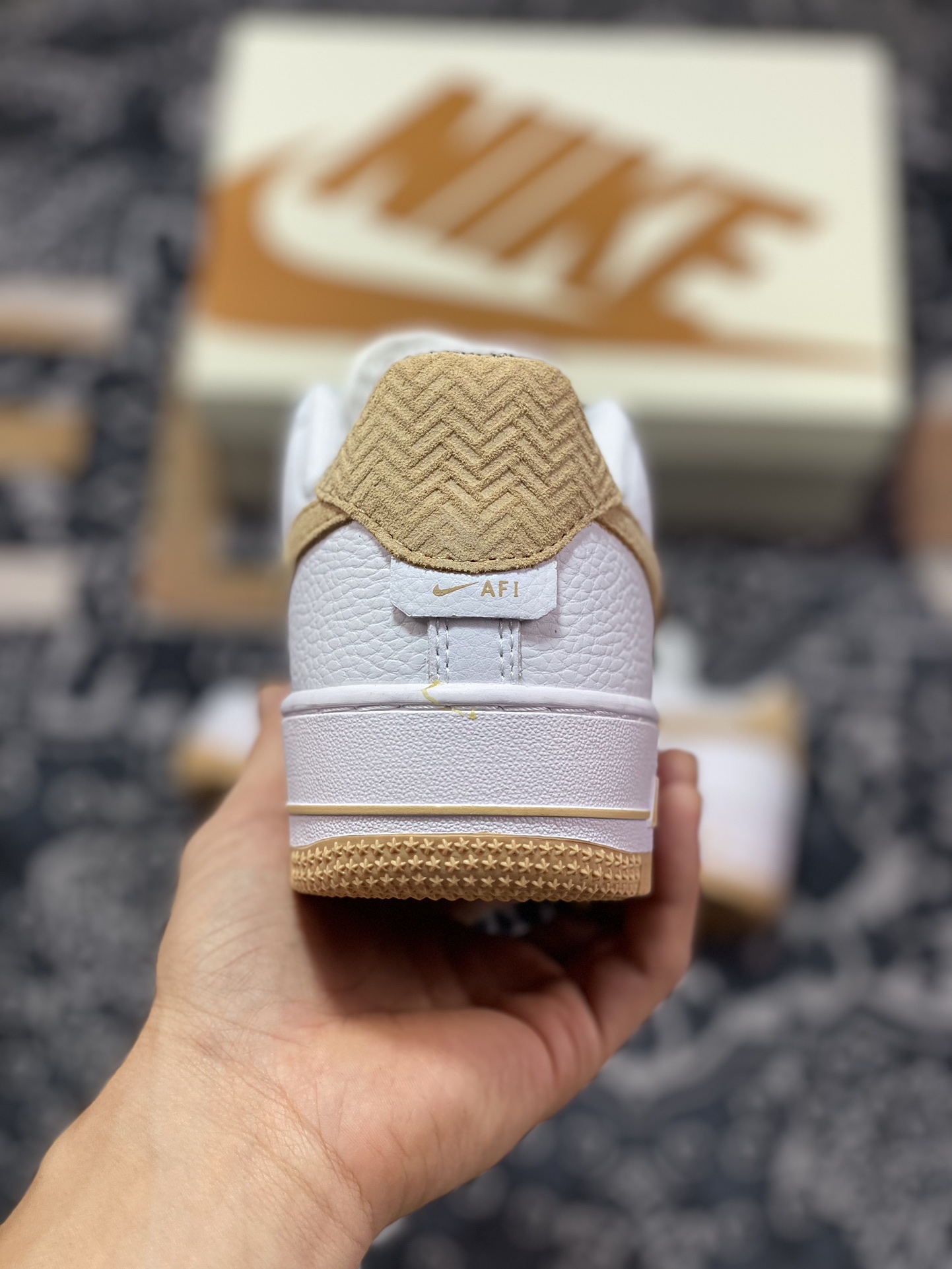 220 Nike Air Force 1 Low"White/Brown"空军一号经典低帮板鞋“皮革白卡其棕翻毛钩子”CN2873-103