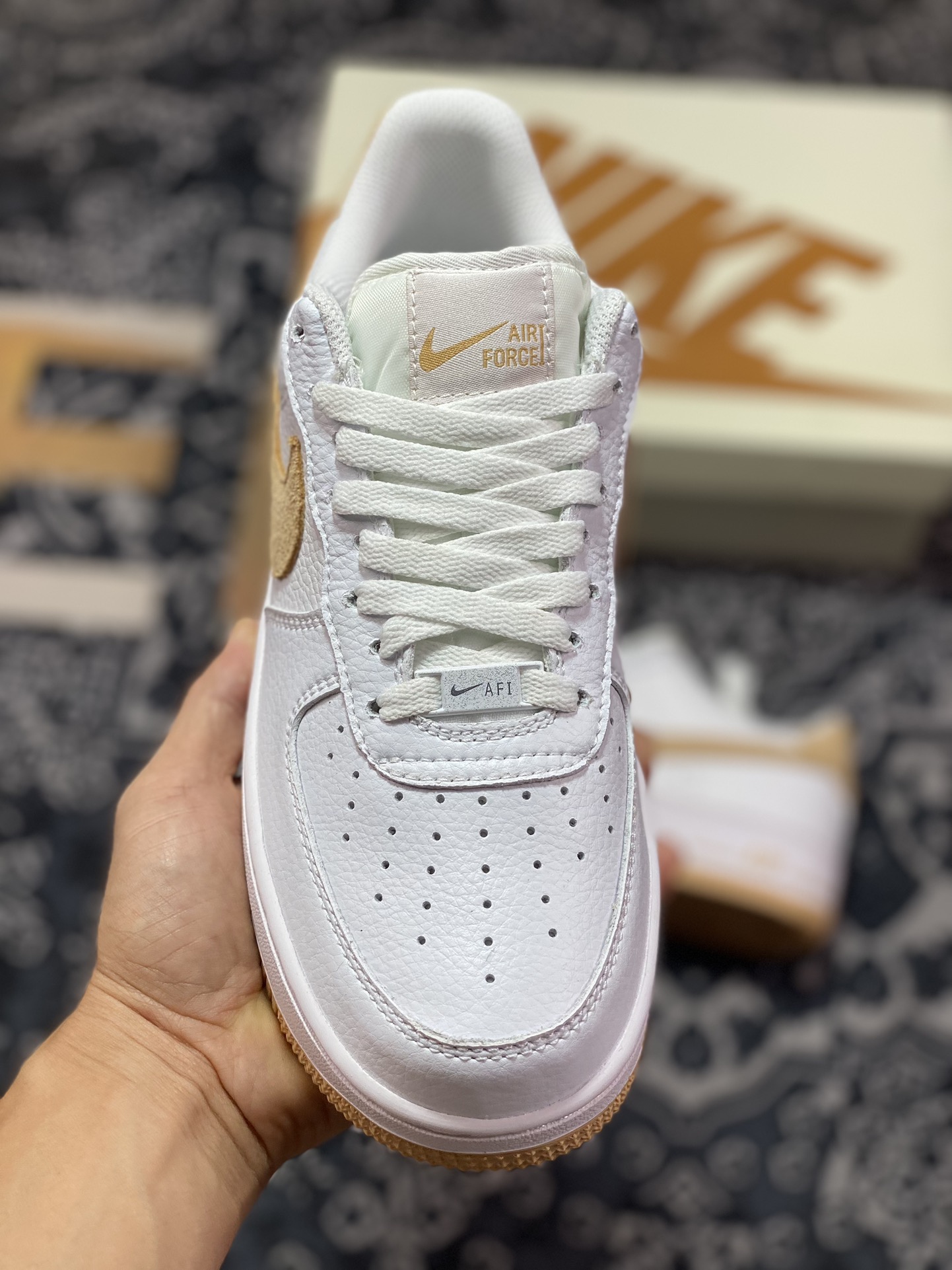 220 Nike Air Force 1 Low"White/Brown"空军一号经典低帮板鞋“皮革白卡其棕翻毛钩子”CN2873-103