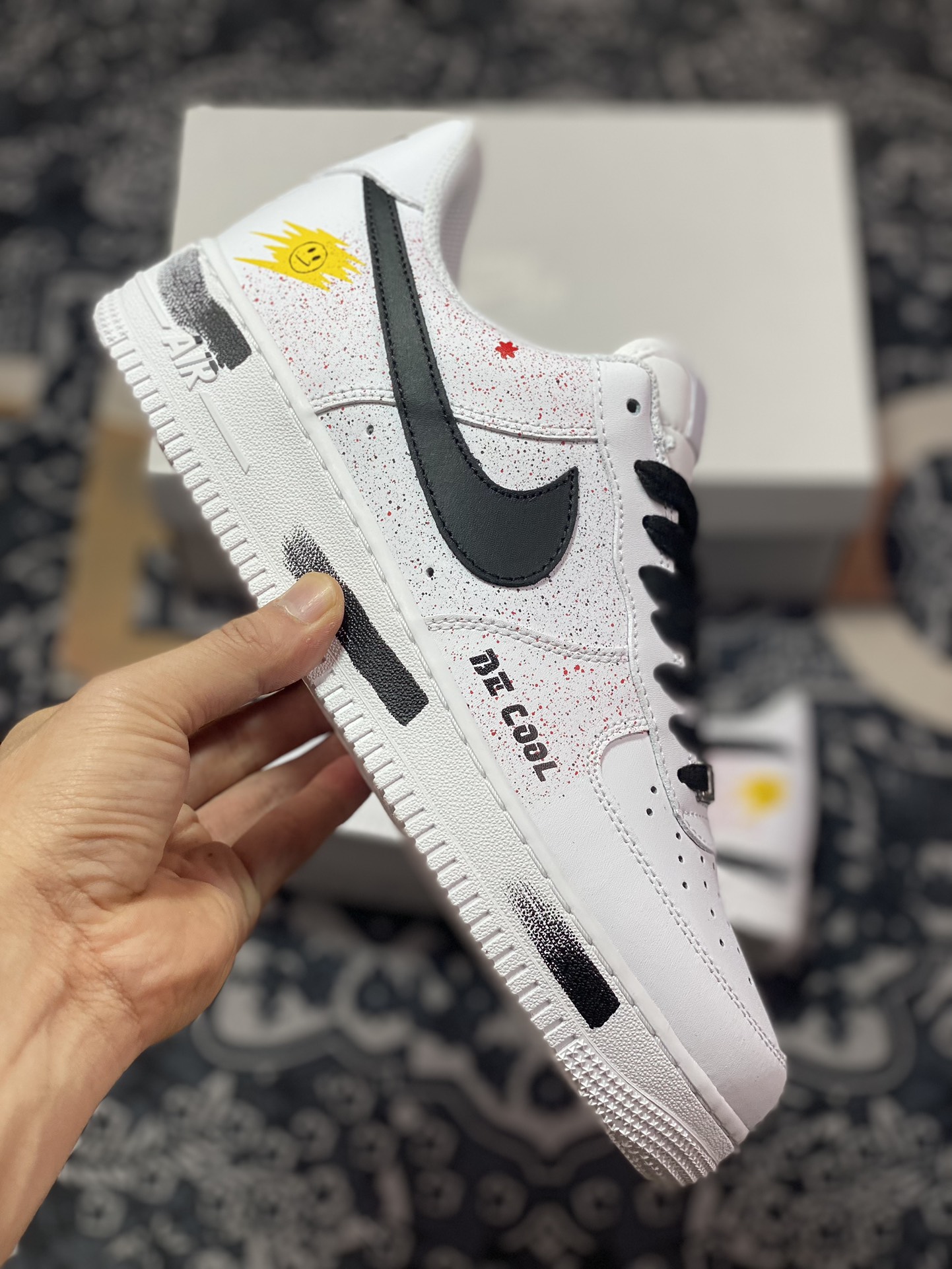 240 Nike Air Force 1 07 LV8"White/Black/Love Story"空军一号板鞋“白黑涂鸦笑脸小权志龙”