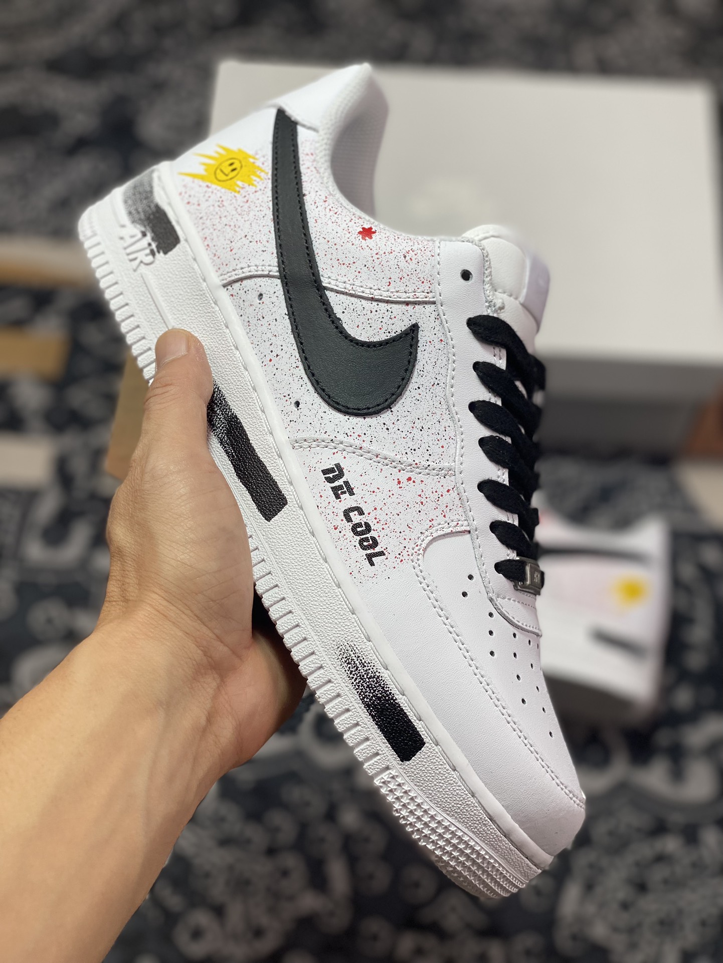 240 Nike Air Force 1 07 LV8″White/Black/Love Story”空军一号板鞋“白黑涂鸦笑脸小权志龙”