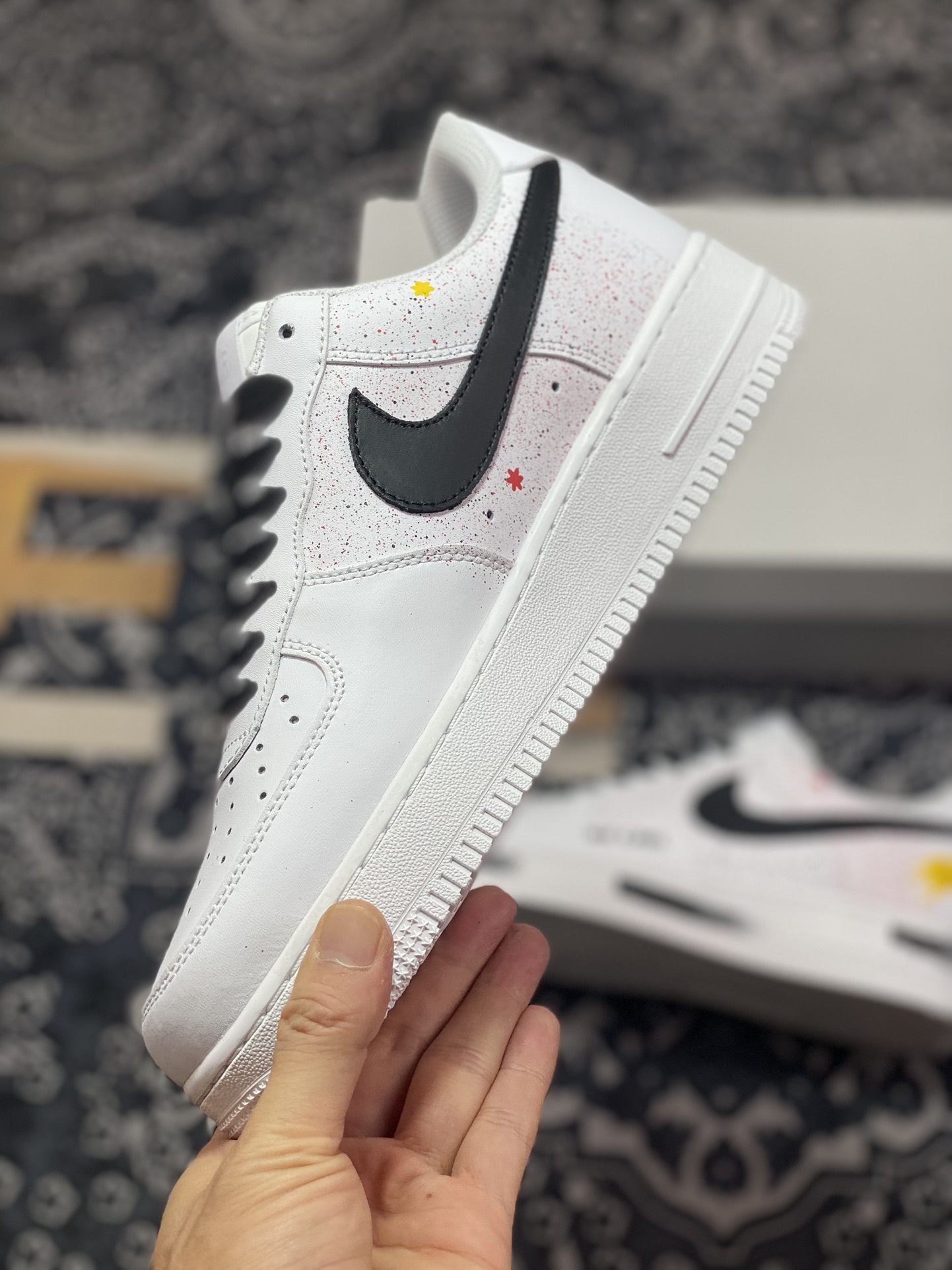 240 Nike Air Force 1 07 LV8"White/Black/Love Story"空军一号板鞋“白黑涂鸦笑脸小权志龙”