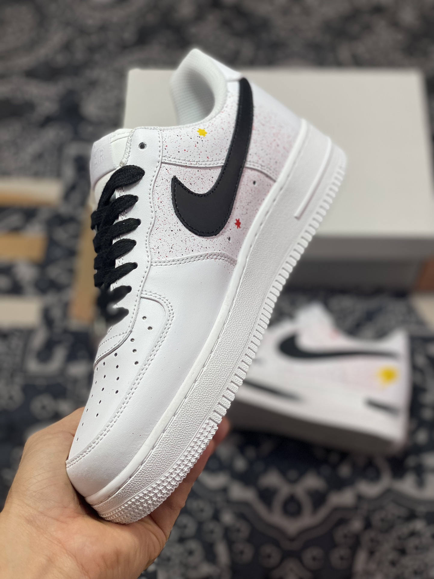 240 Nike Air Force 1 07 LV8"White/Black/Love Story"空军一号板鞋“白黑涂鸦笑脸小权志龙”