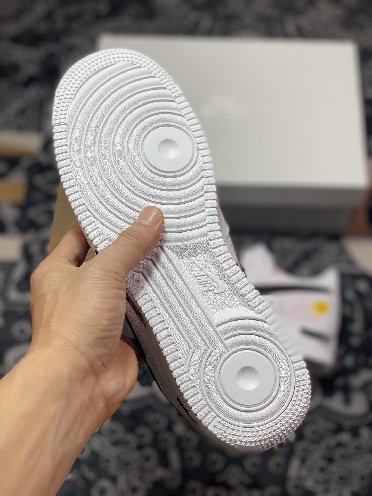 240 Nike Air Force 1 07 LV8"White/Black/Love Story"空军一号板鞋“白黑涂鸦笑脸小权志龙”