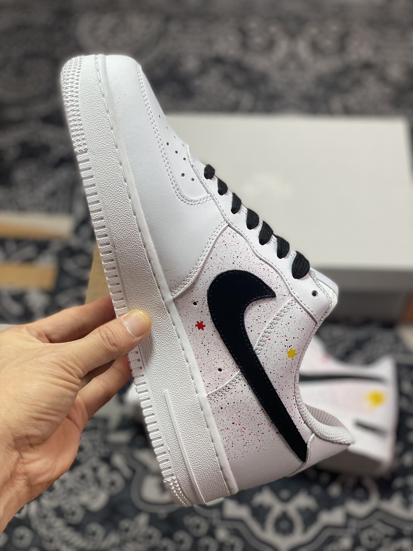 240 Nike Air Force 1 07 LV8"White/Black/Love Story"空军一号板鞋“白黑涂鸦笑脸小权志龙”